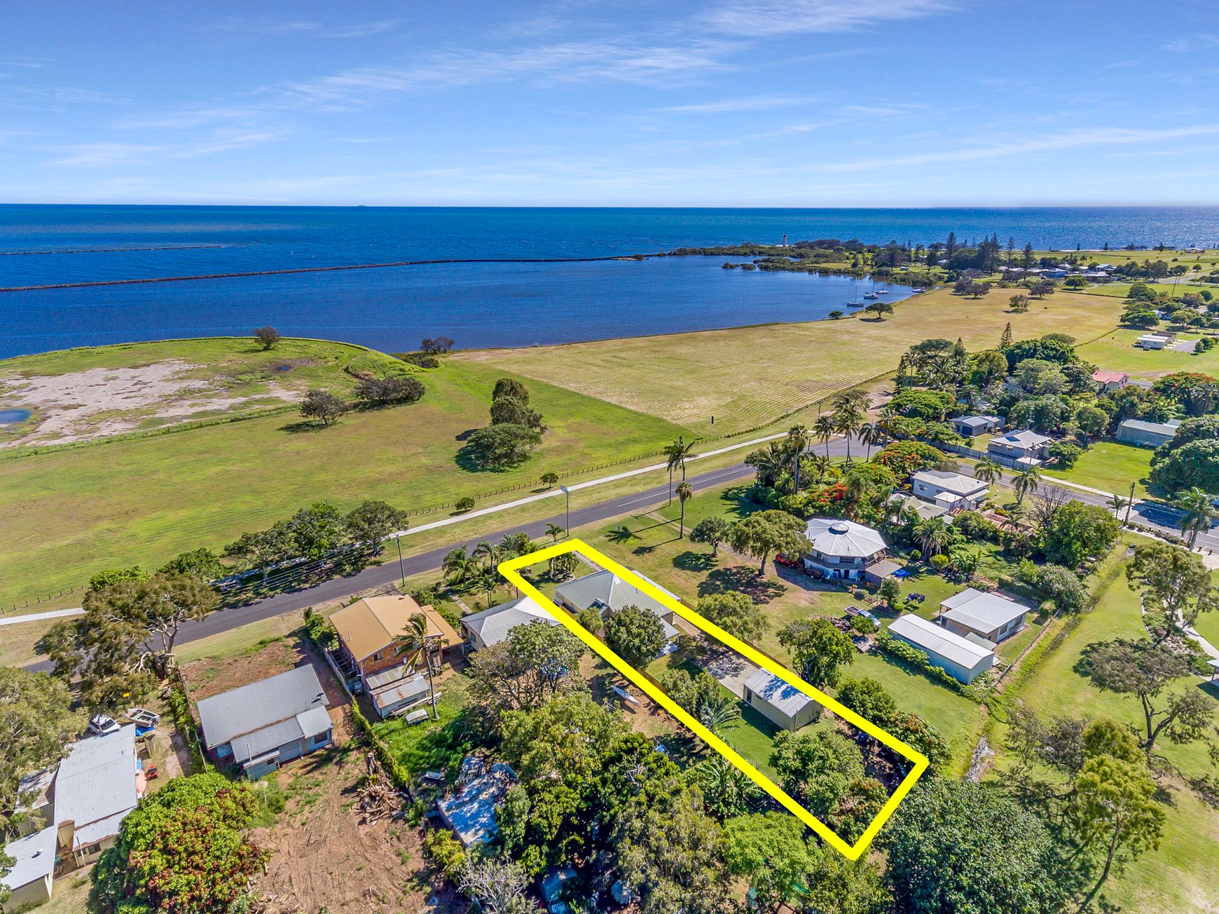 20 Harbour Esplanade, Burnett Heads, QLD 4670