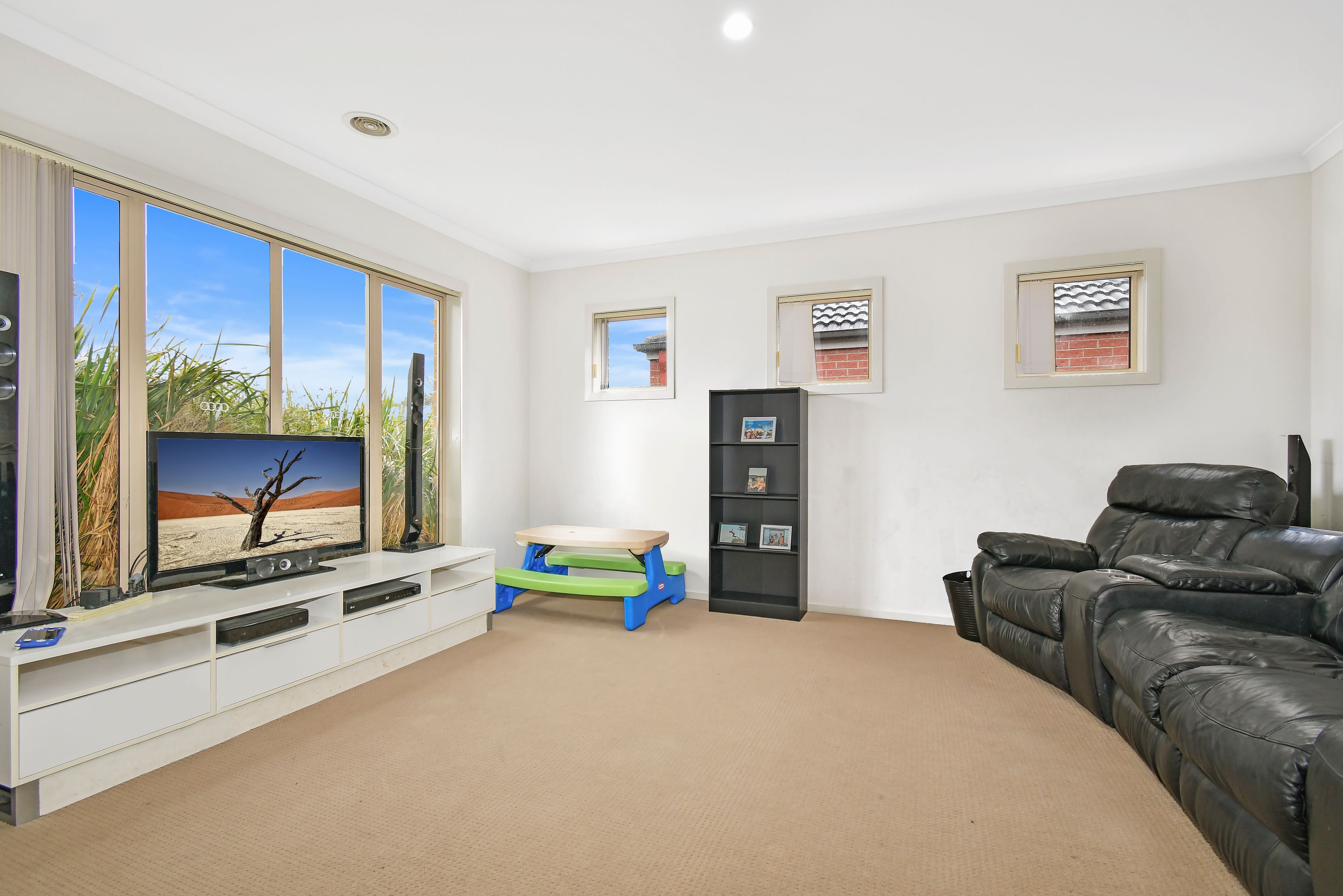 27 Everly Circuit, Pakenham, VIC 3810