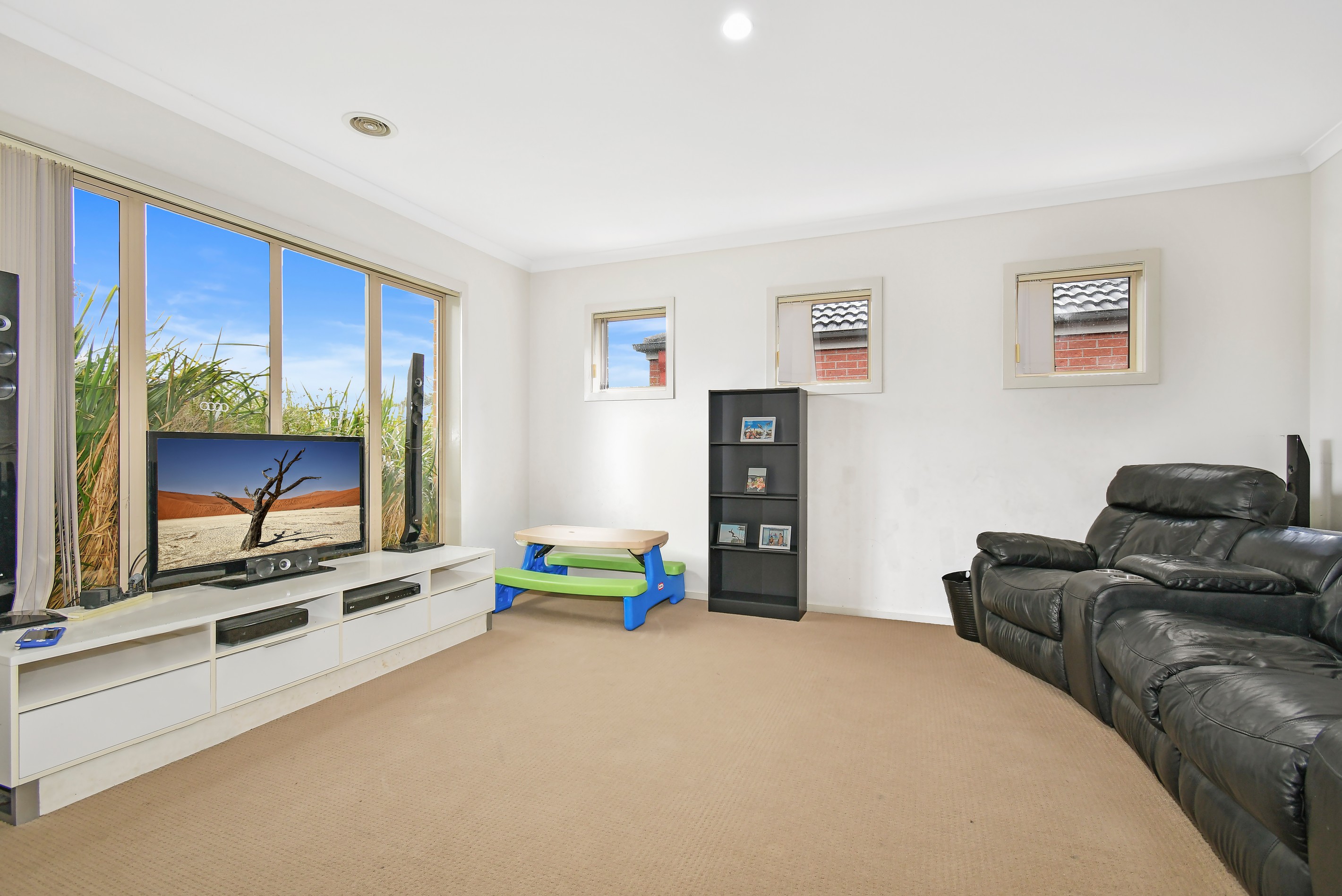 27 Everly Circuit, Pakenham, VIC 3810