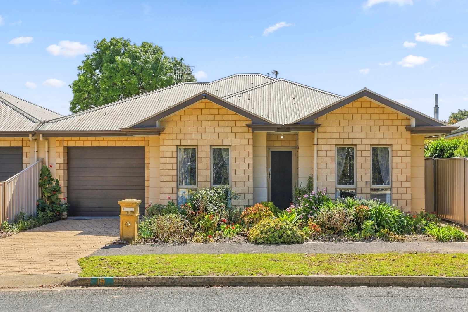 19 Oval Road, Victor Harbor, SA 5211