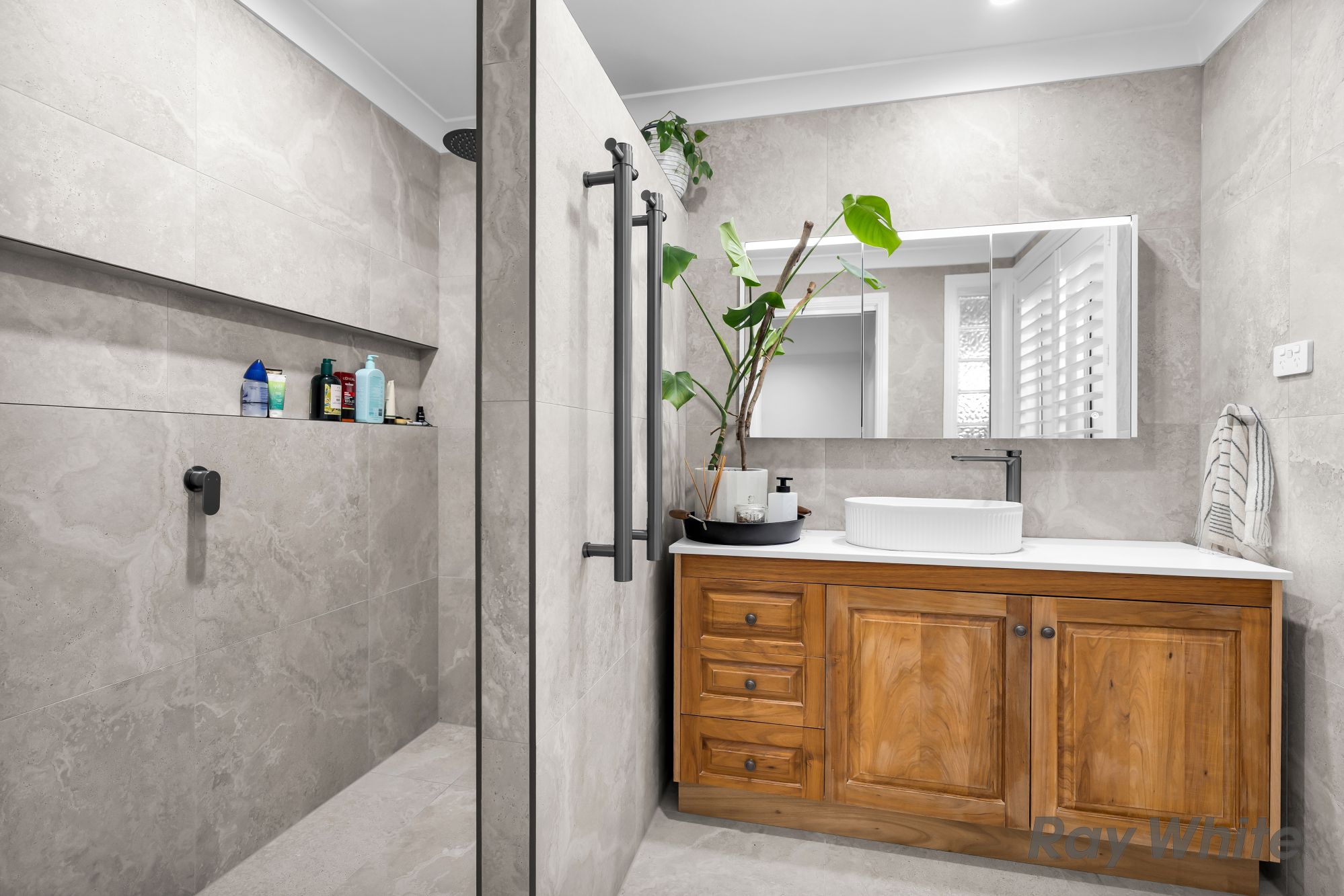 13 Kyeema Street — photo 8 of 19