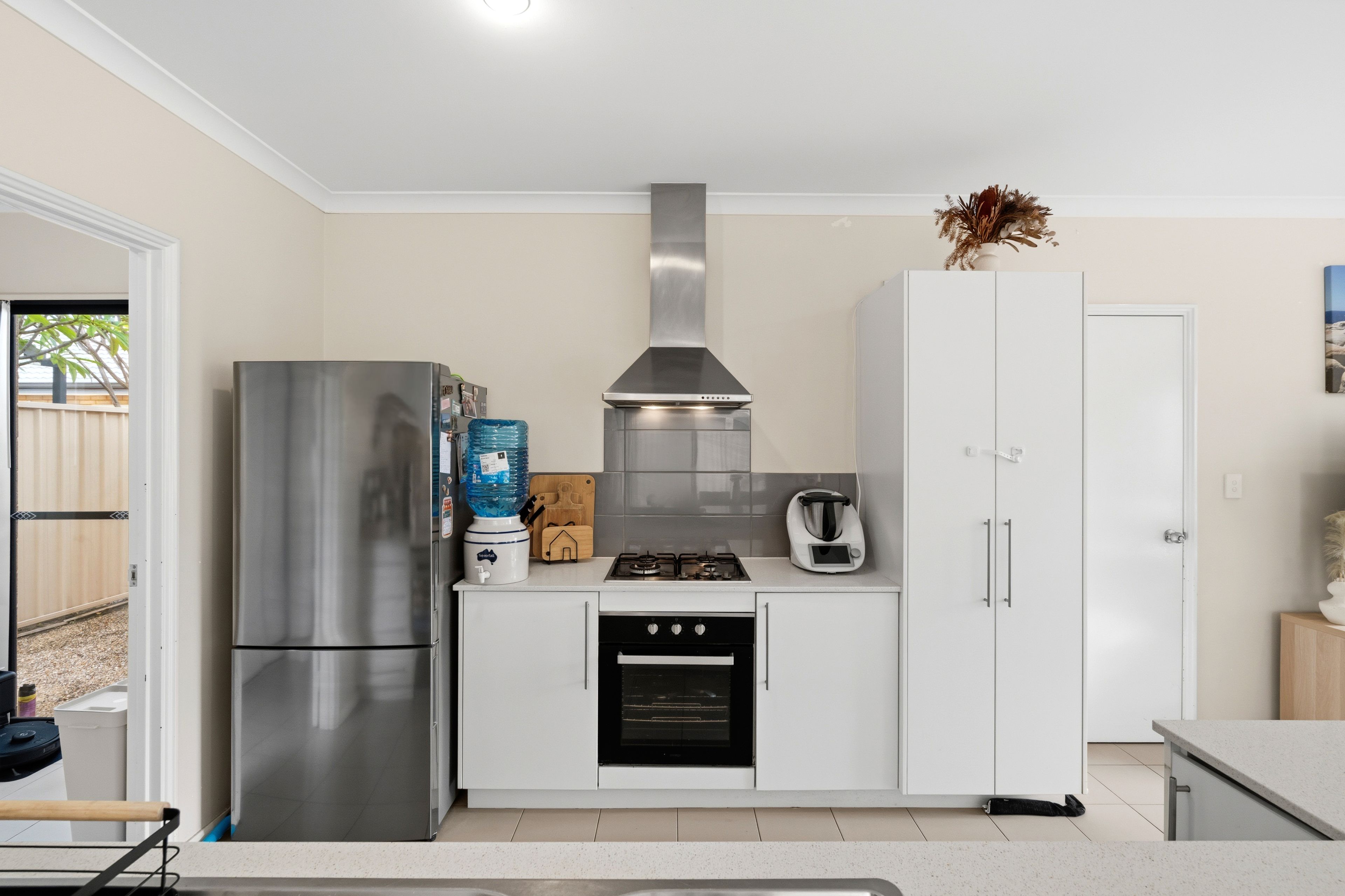 Effortless Modern Living in a Connected Lifestyle Hub — photo 8 of 28