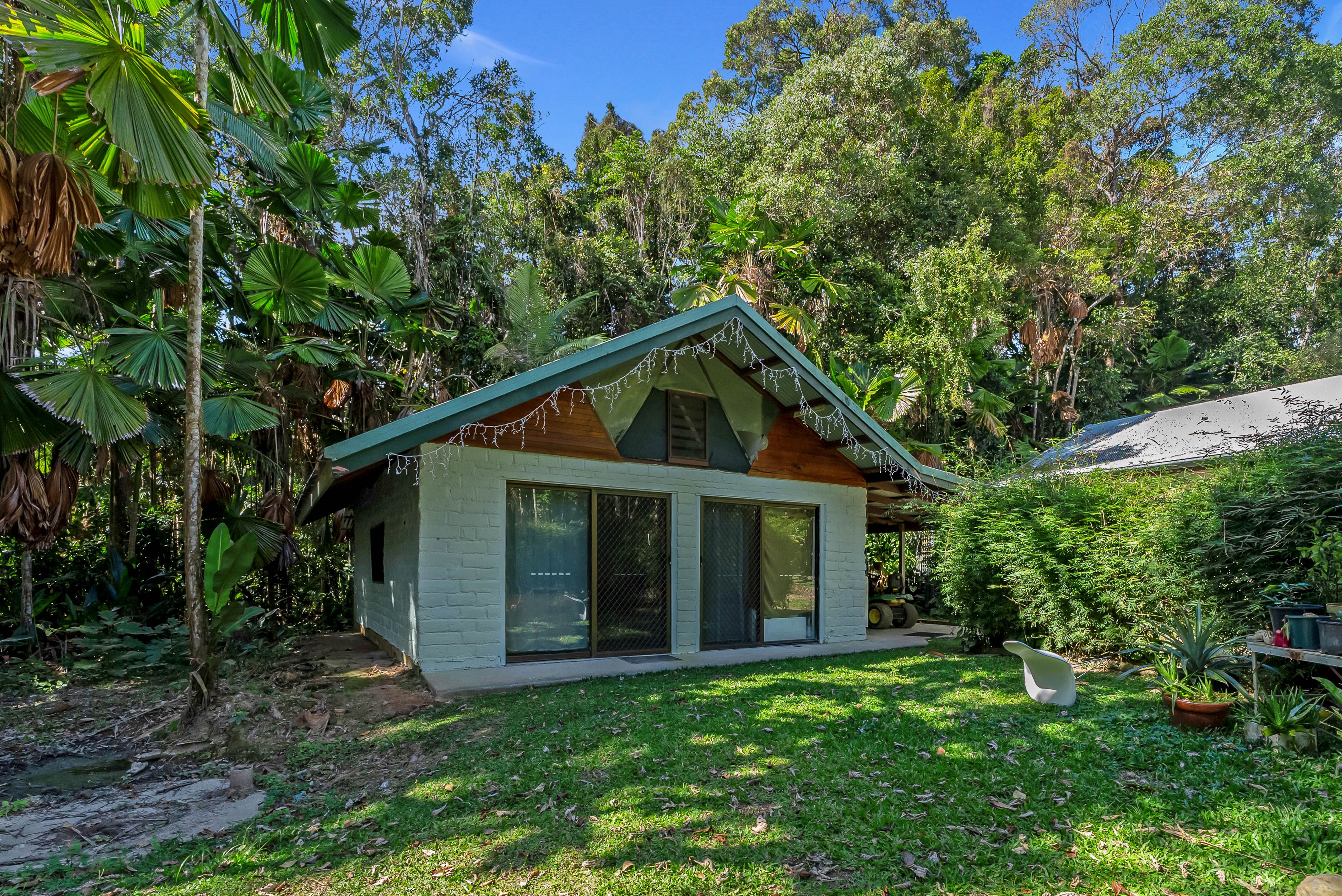 8C Gregory Terrace — photo from Ray White Cairns Beaches