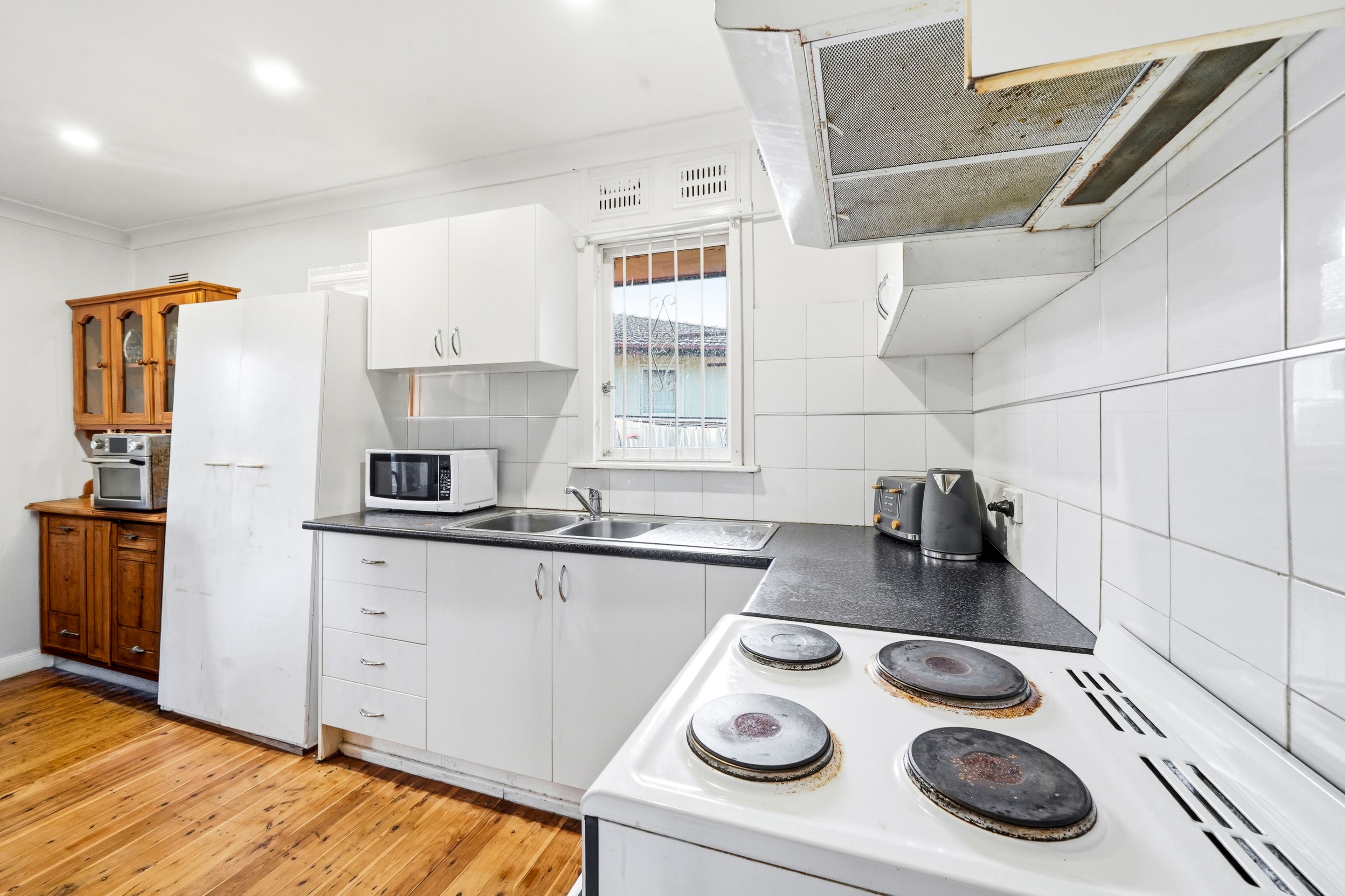 9 Parkes Crescent — photo 4 of 14