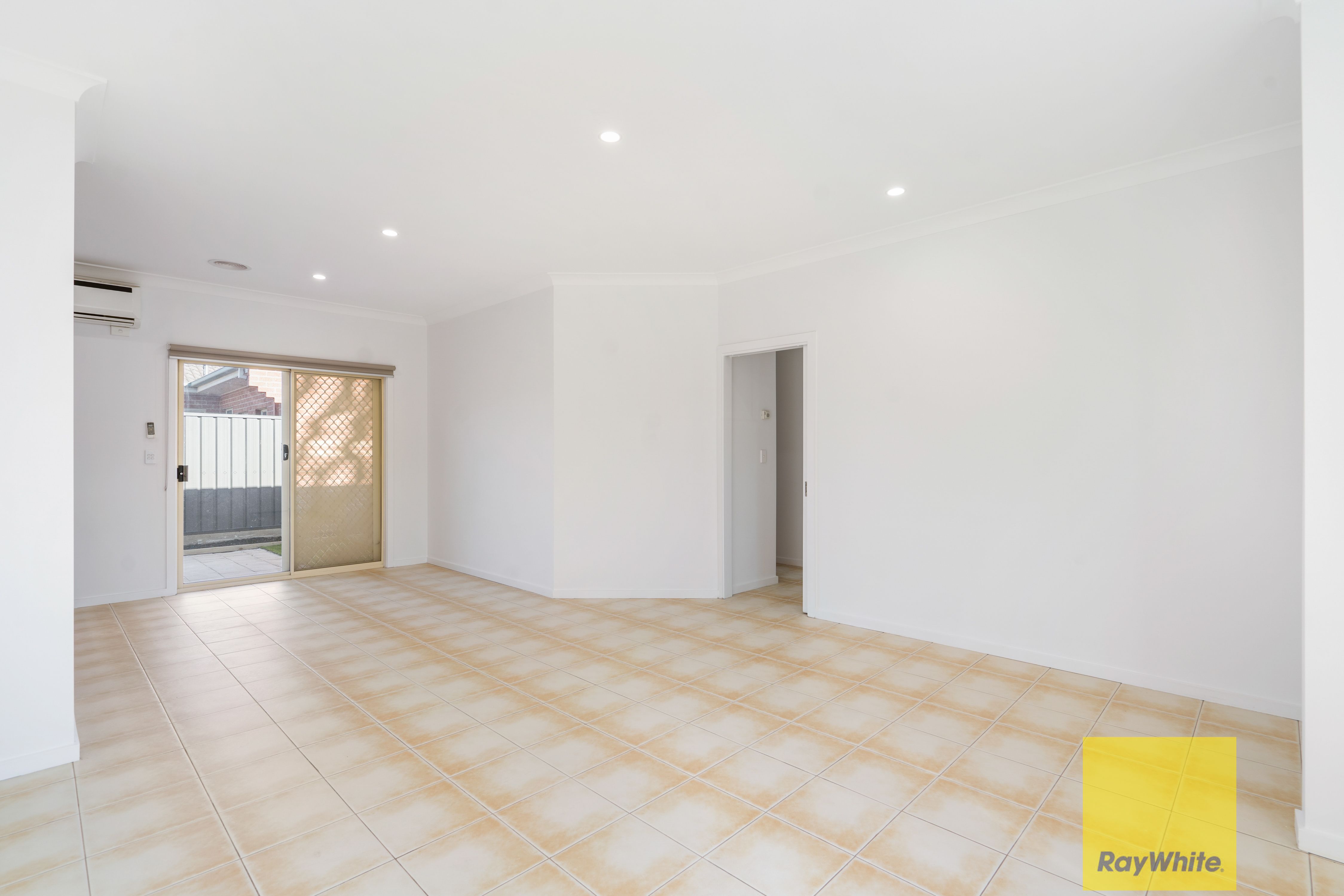 1/7 Dustin Court — photo 4 of 14