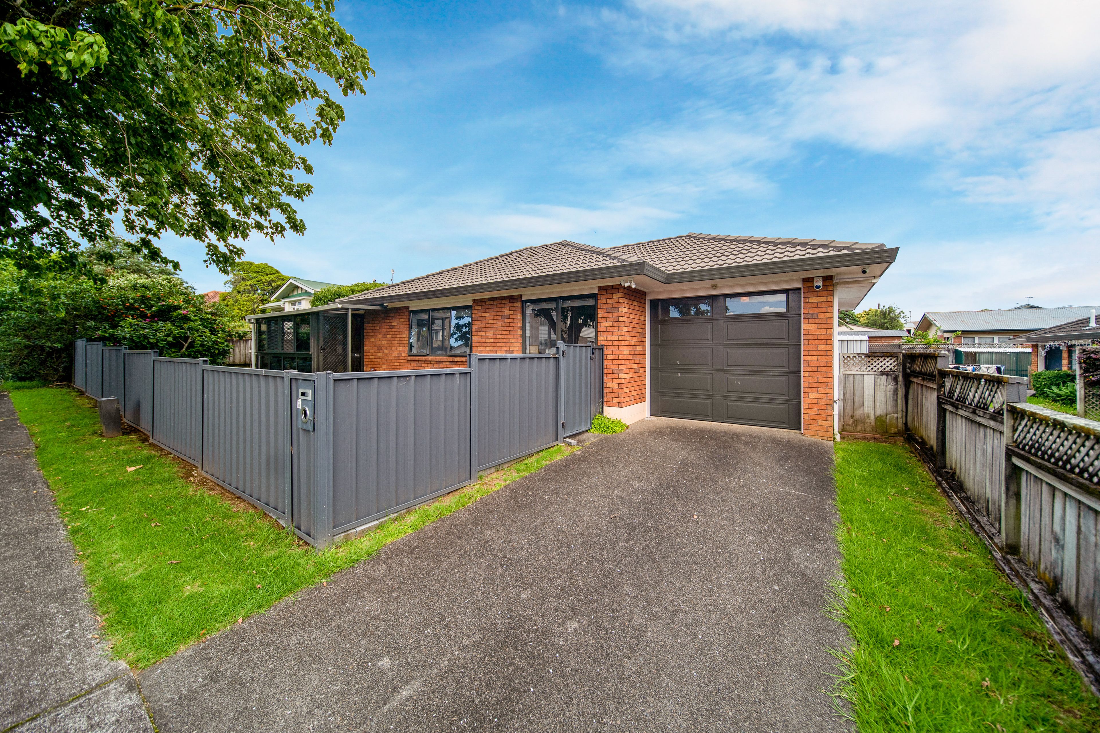 7 Grande Vue Road, Papatoetoe, Manukau City
