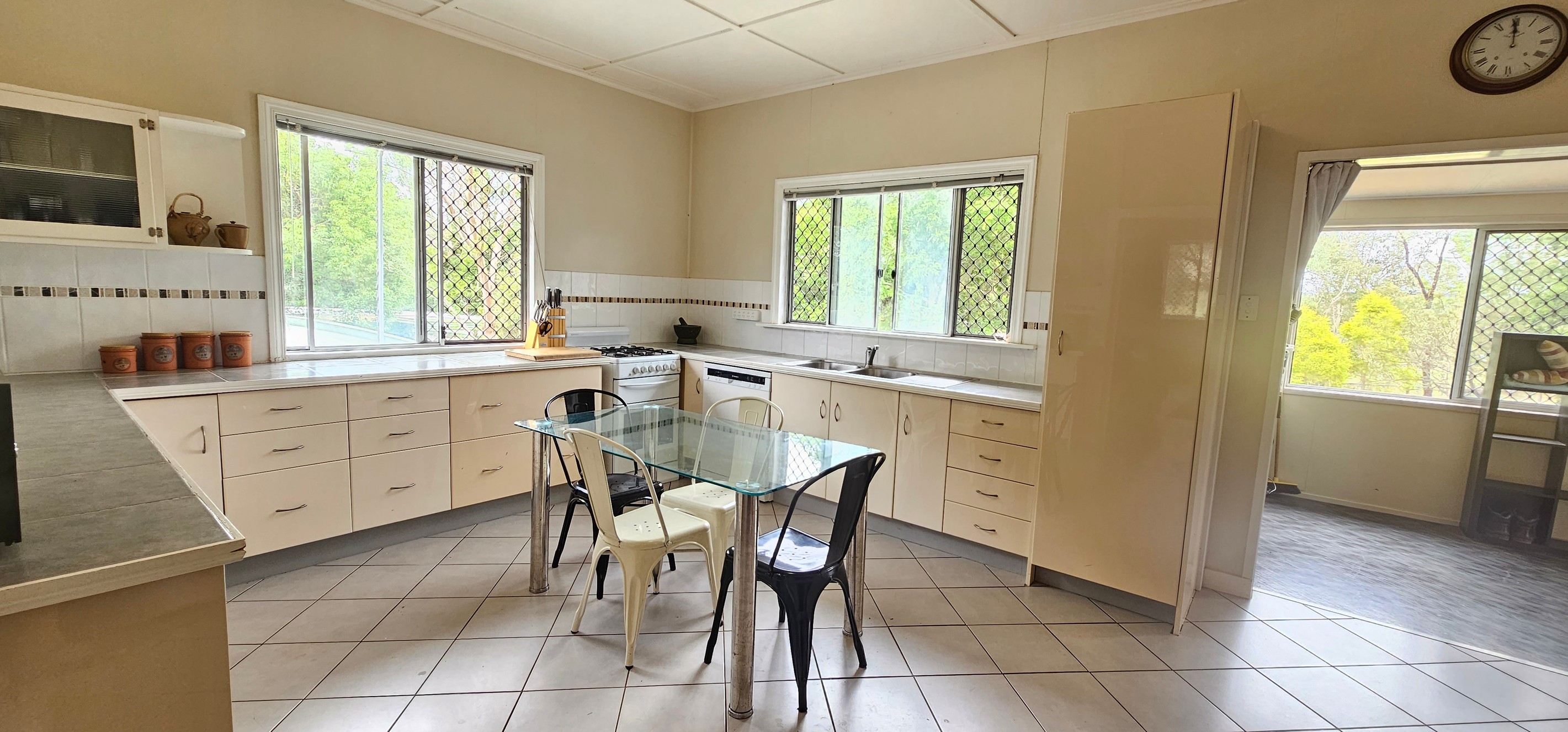 8 Andrews Road, Crows Nest, QLD 4355