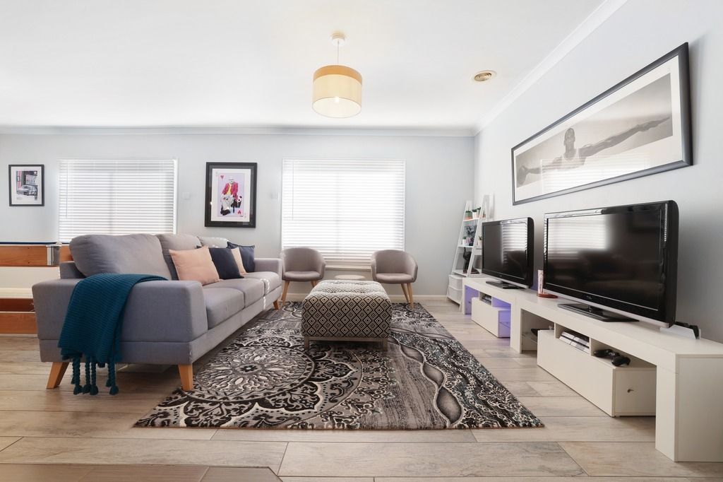 61 Eppalock Drive, MANOR LAKES, VIC 3024