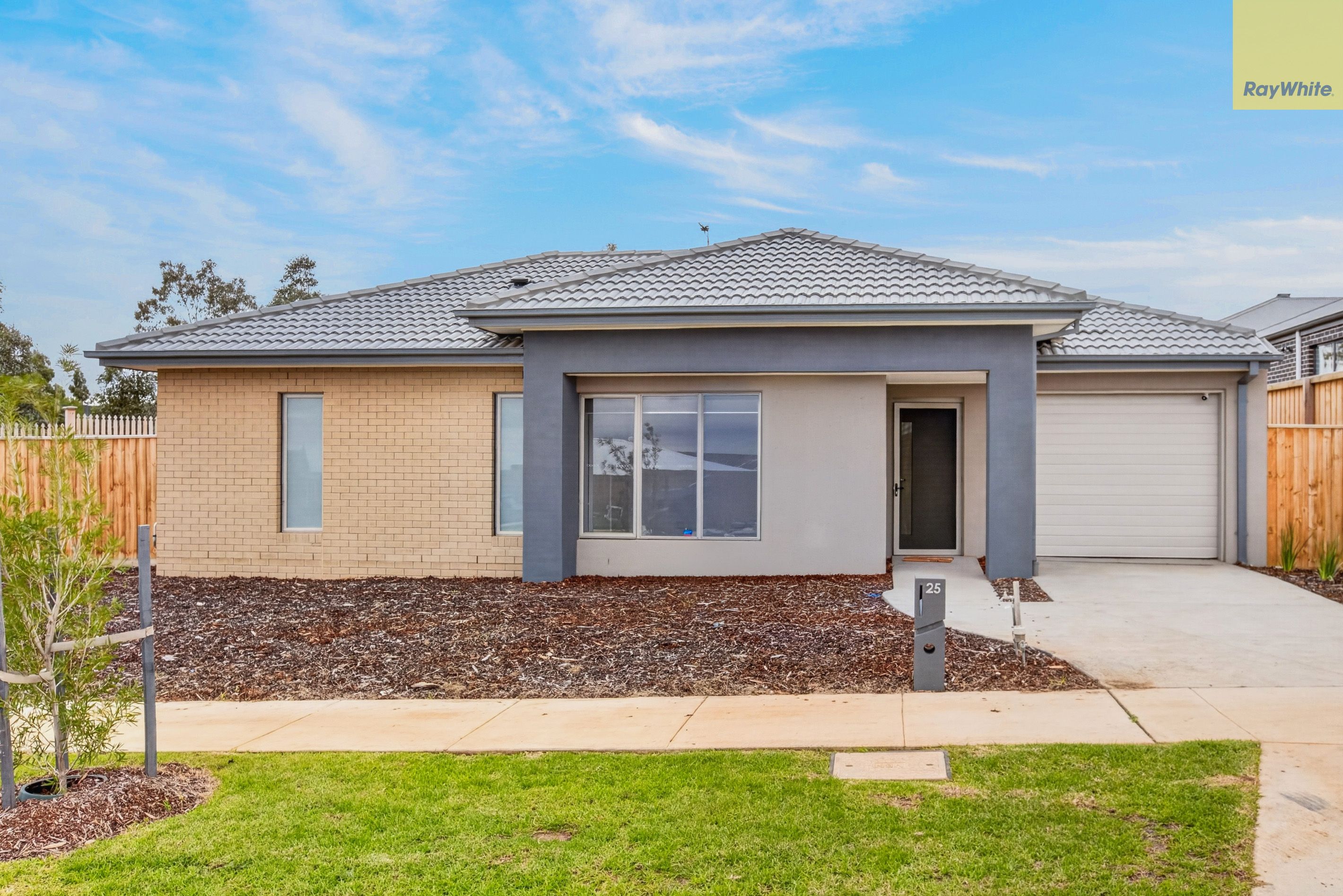 25 Valda Crescent — photo 8 of 16