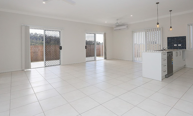 9 Munich Court, SPRING MOUNTAIN, QLD 4300