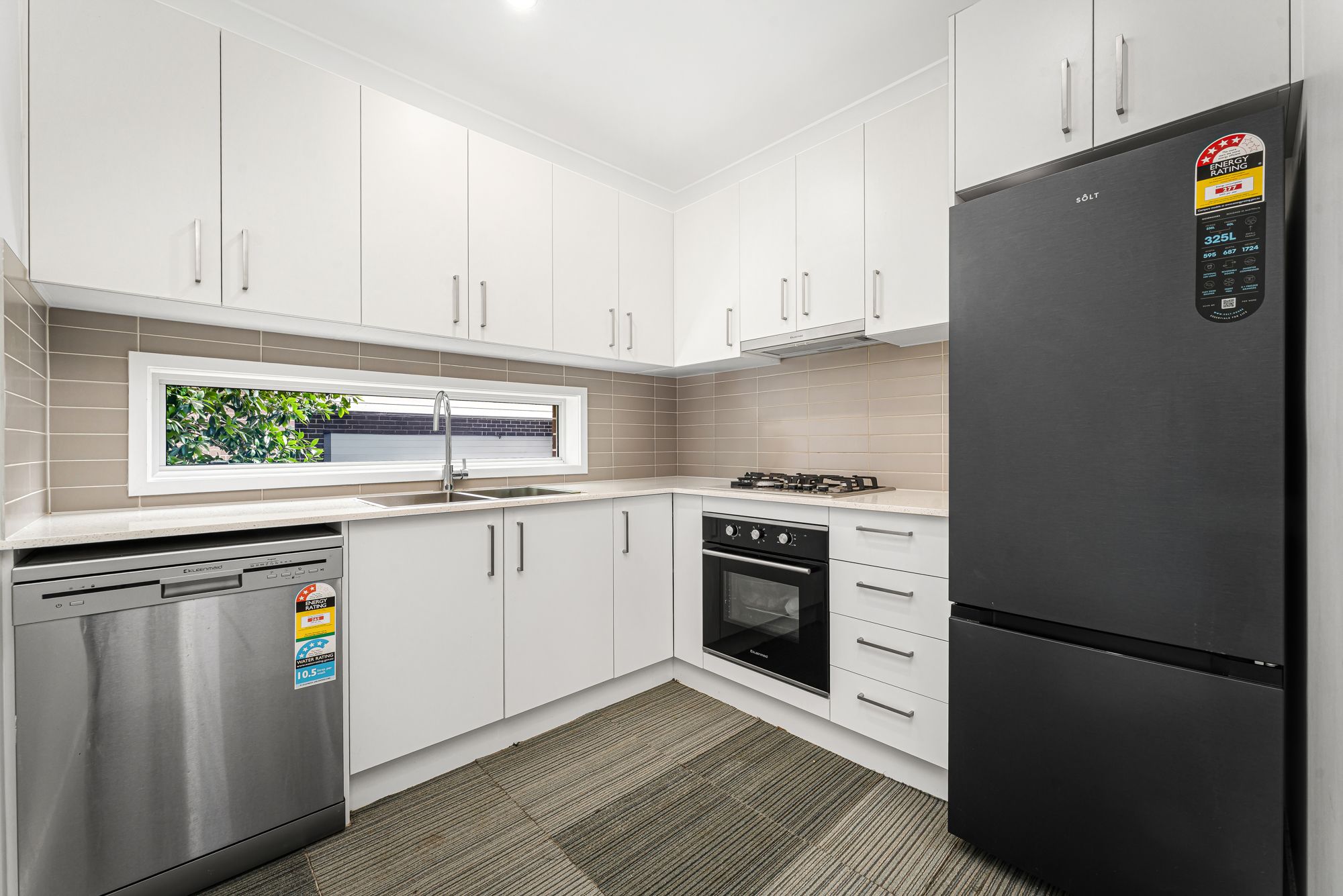 5/54 Canberra Street — photo 5 of 14