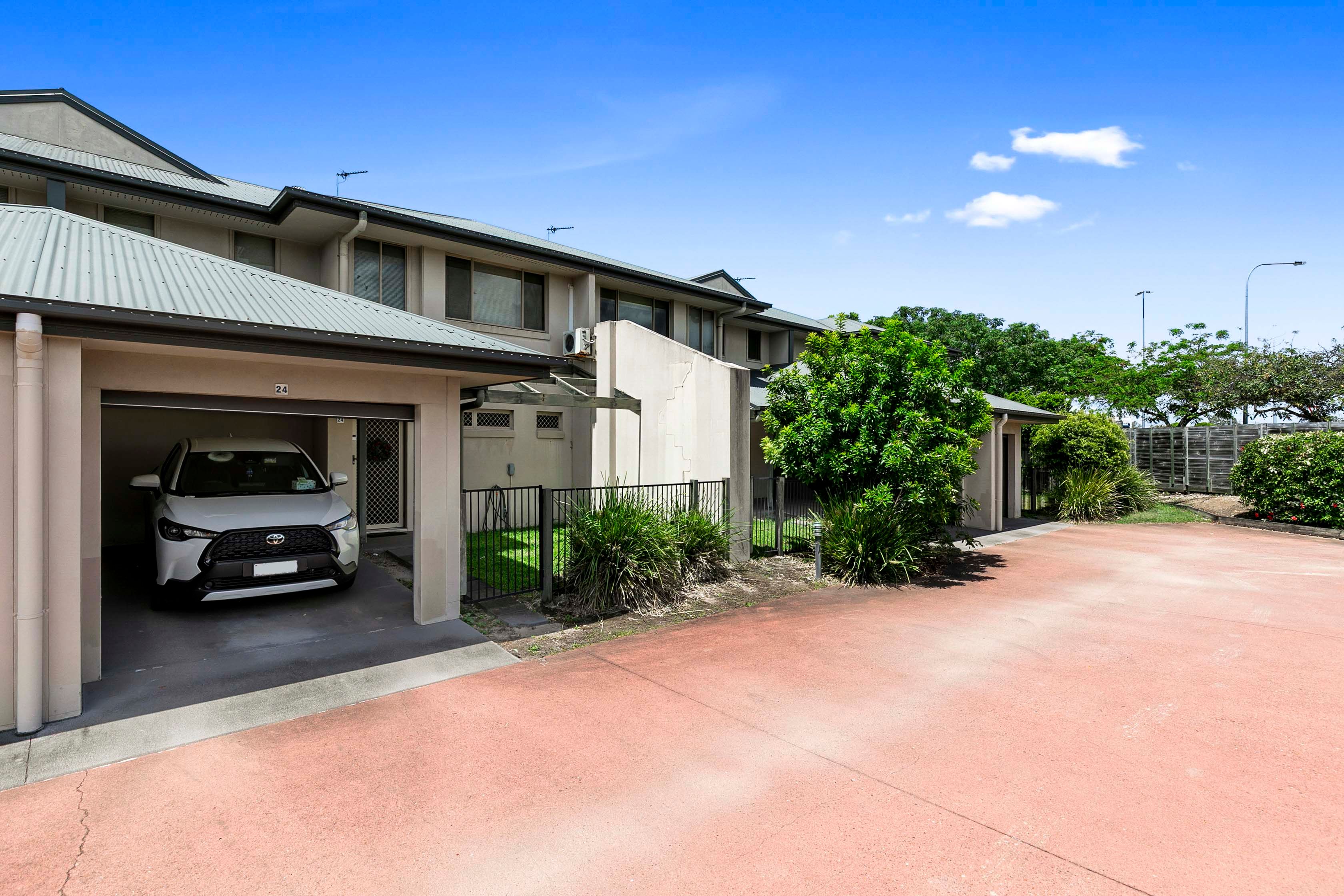 24/1 Ibis Boulevard, Eli Waters, QLD 4655