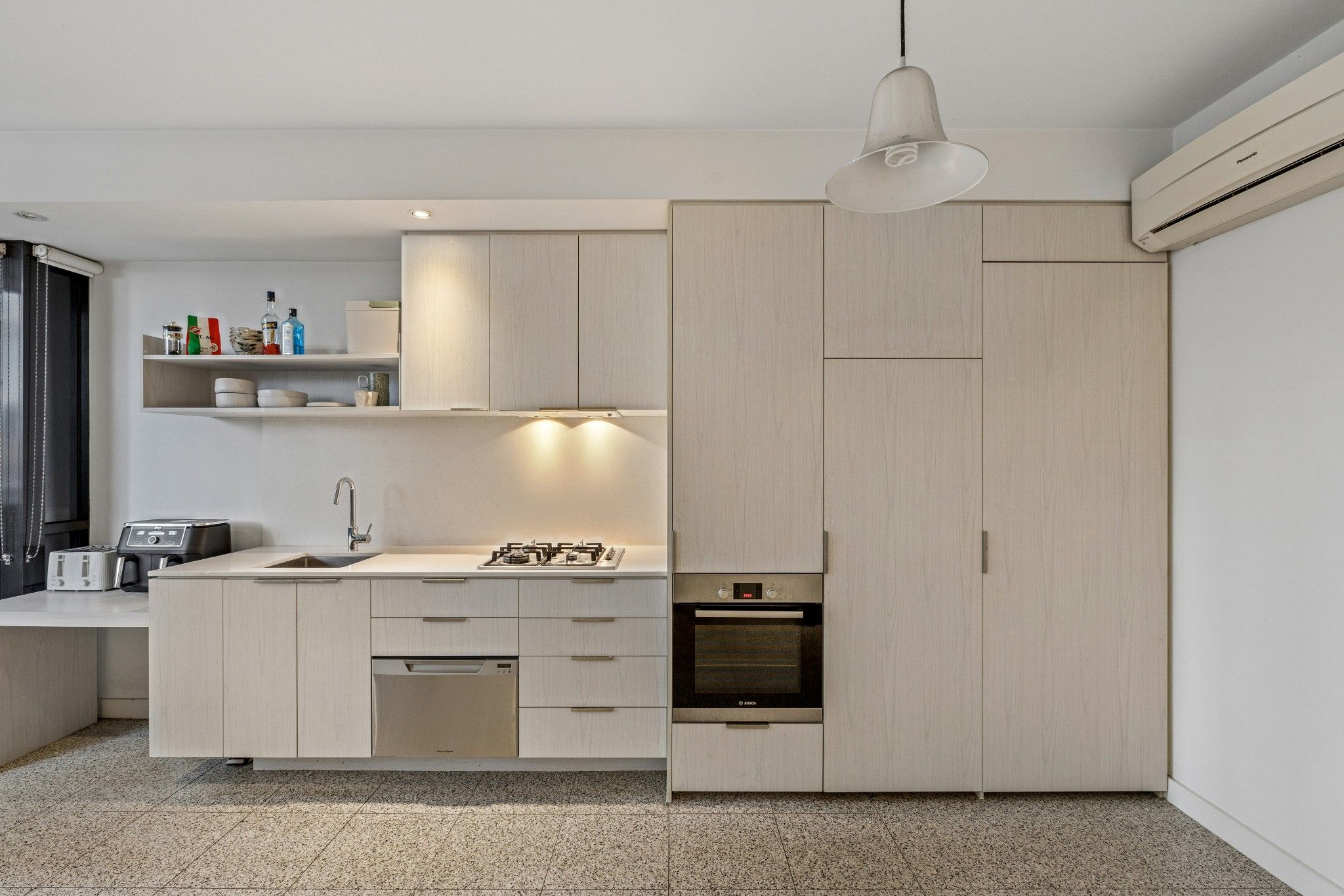 401/45 Claremont Street — photo 5 of 14