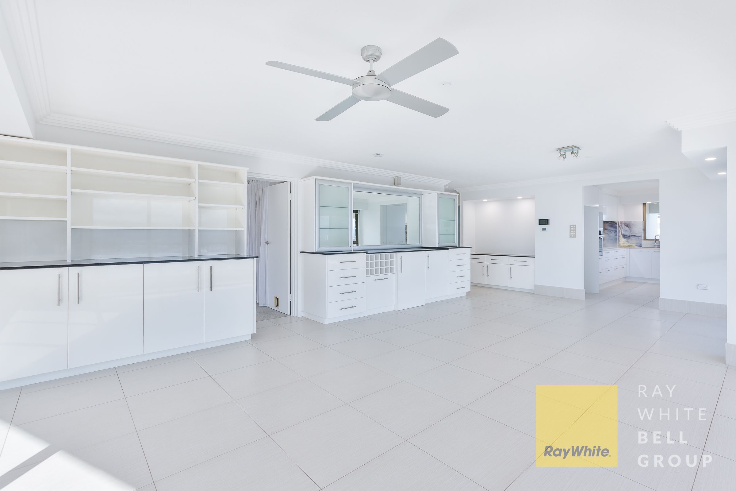 63/18 Commodore Drive — photo 5 of 26