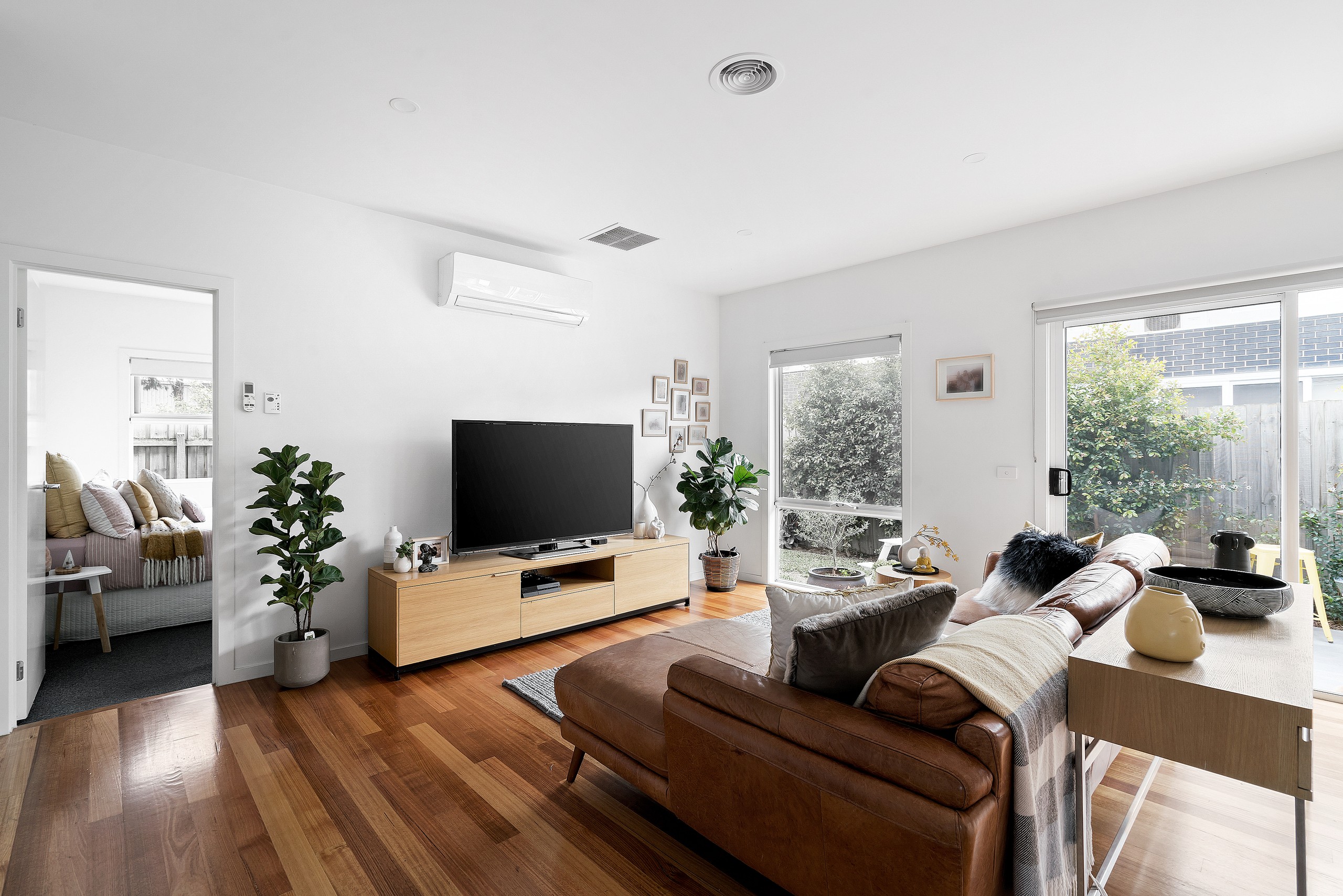 2/22 Almond Avenue, Brooklyn, VIC 3012