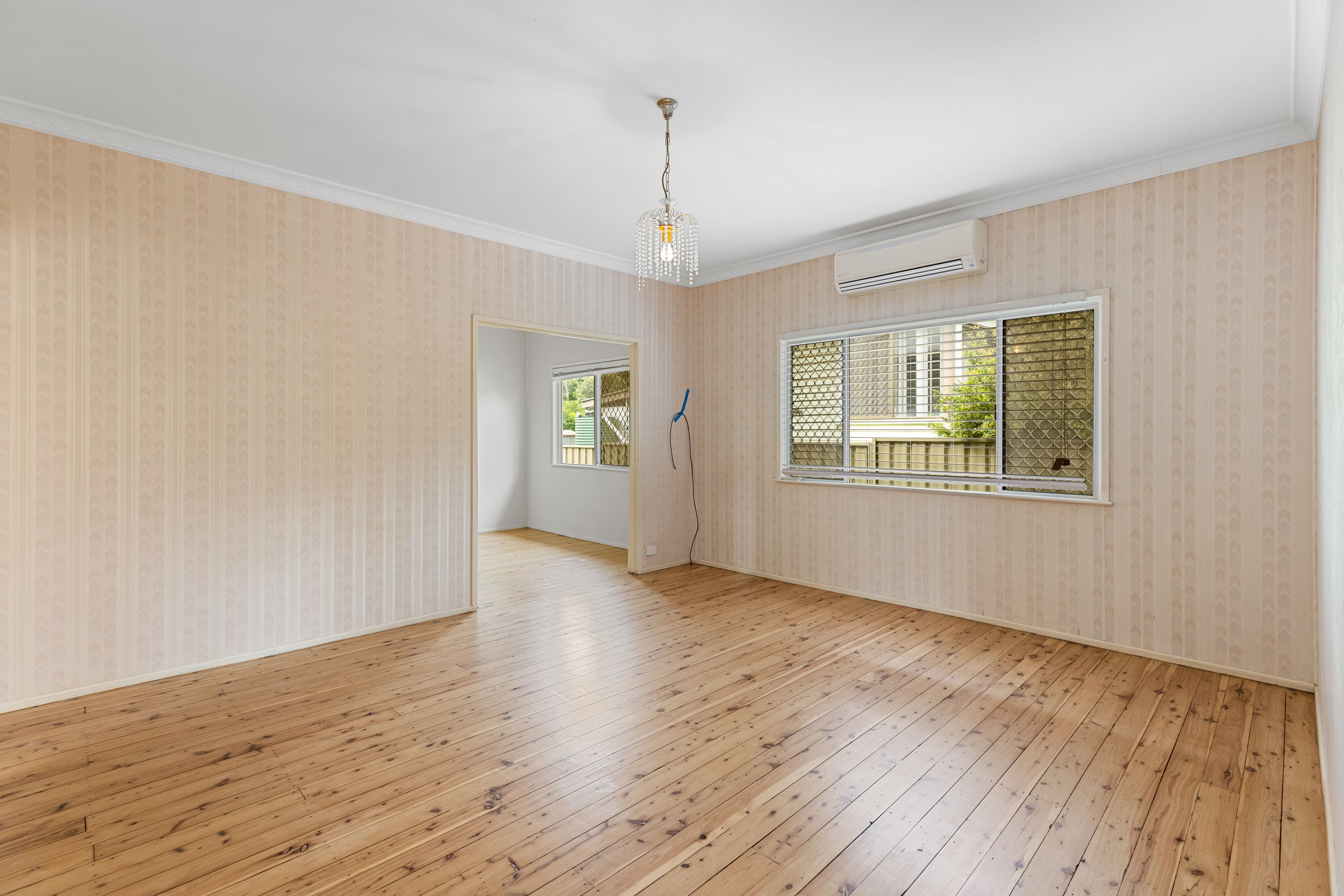 28 Lloyd Street — photo 5 of 10