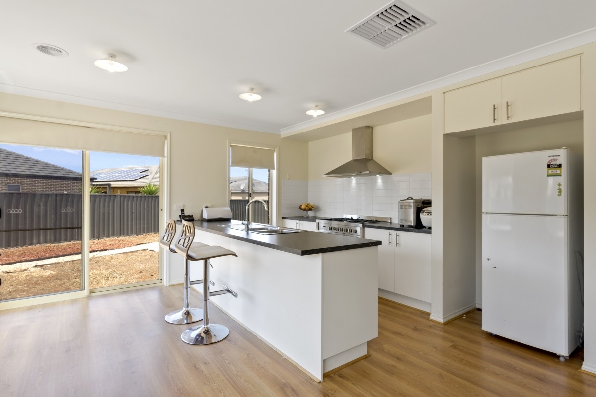 7 Meema Crescent, Manor Lakes, VIC 3024