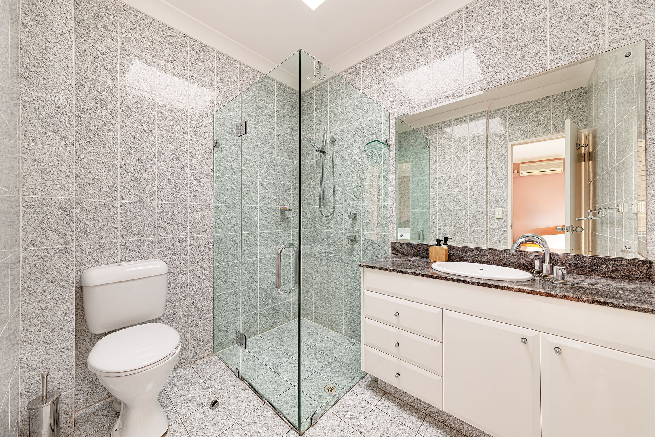55/11-33 Maddison Street — photo 12 of 14