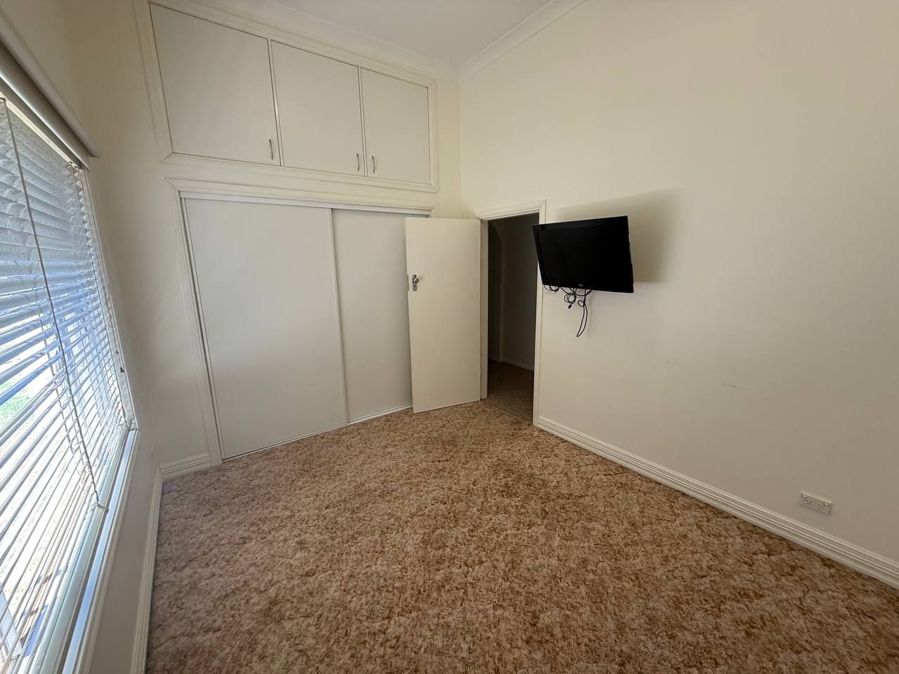 18 Rogers Street — photo 4 of 8