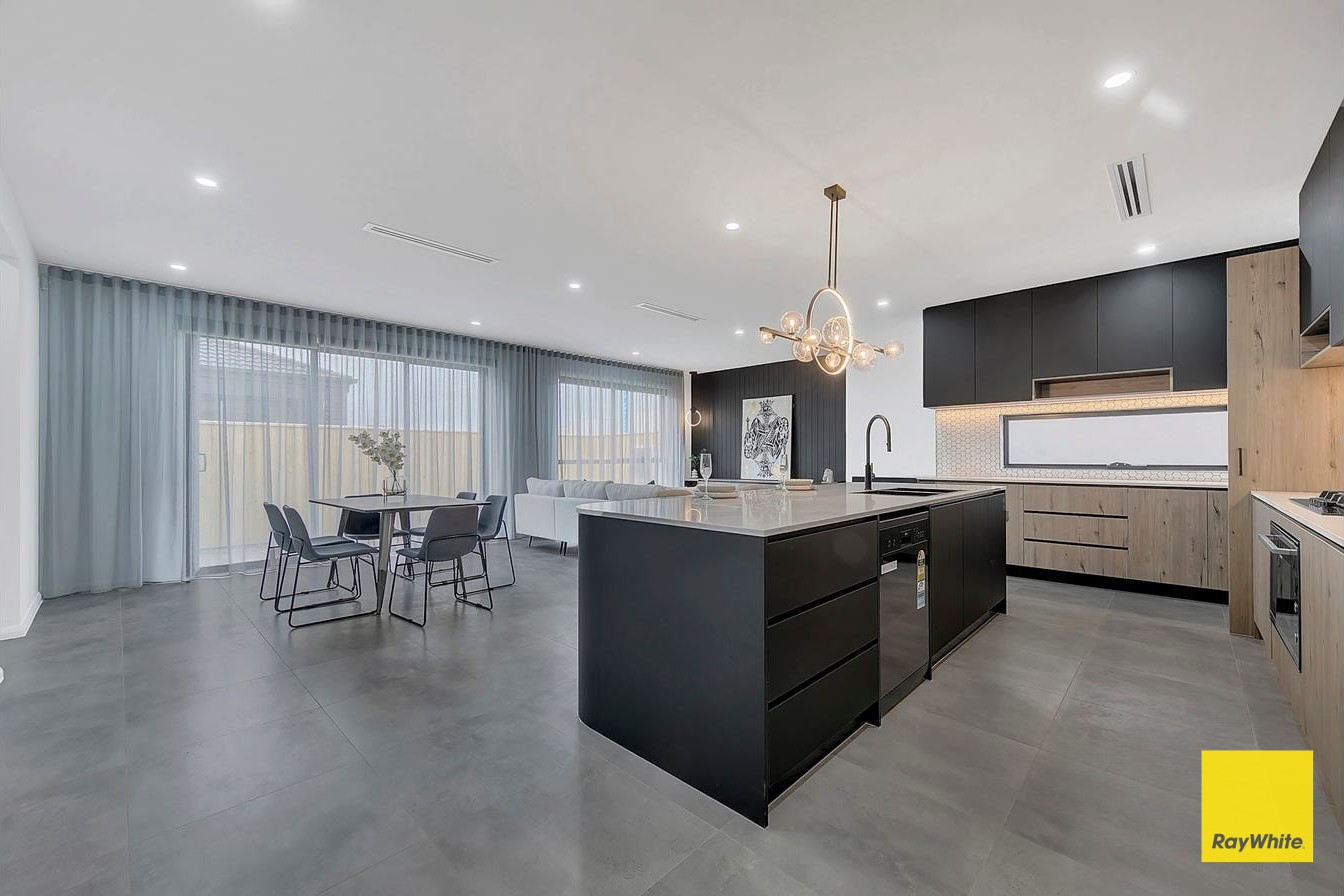 13 Sunnyside Drive, Mickleham, VIC 3064