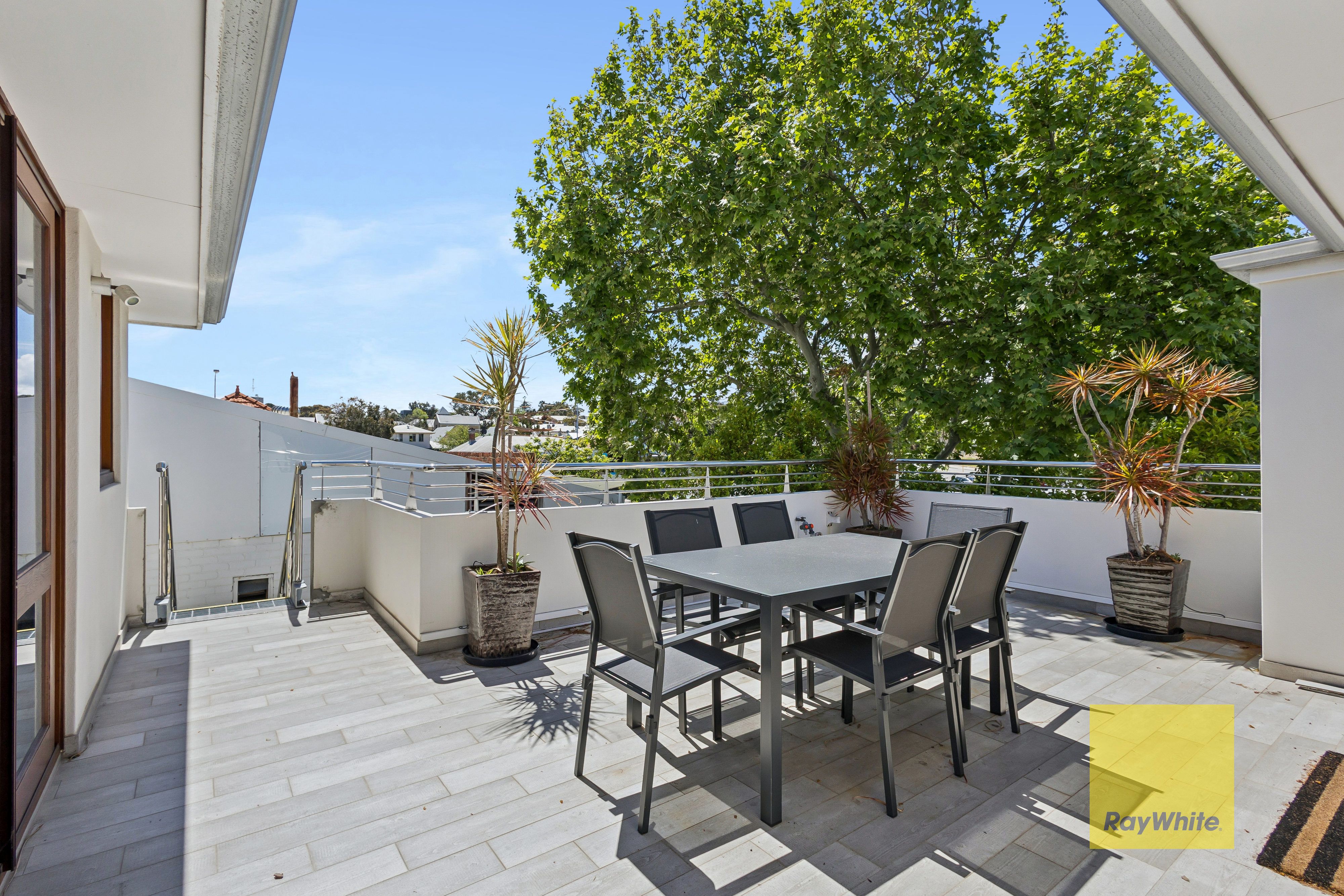 Upstairs/45 Quarry Street, Fremantle, WA 6160