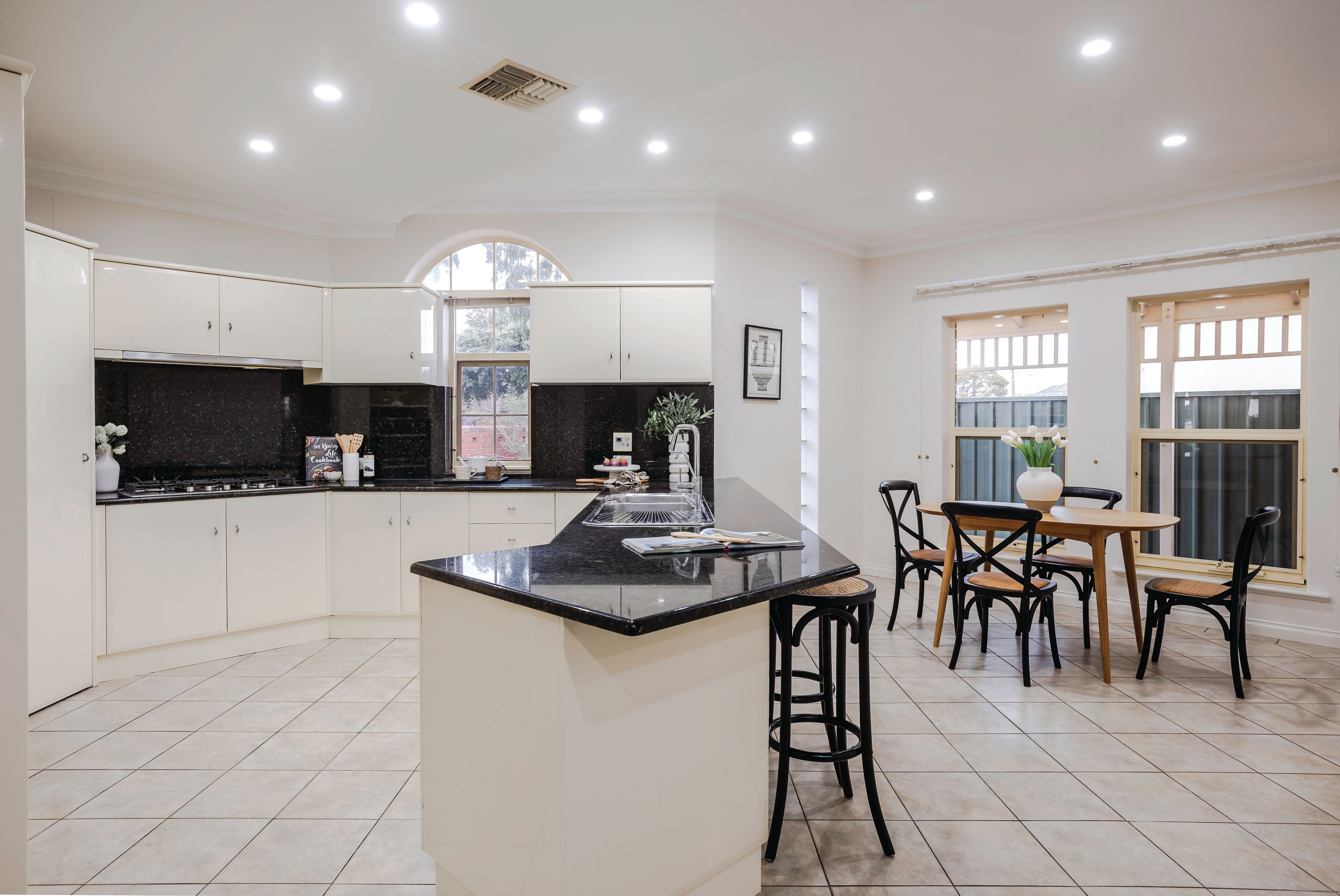 1 Cassia Crescent — photo 11 of 30