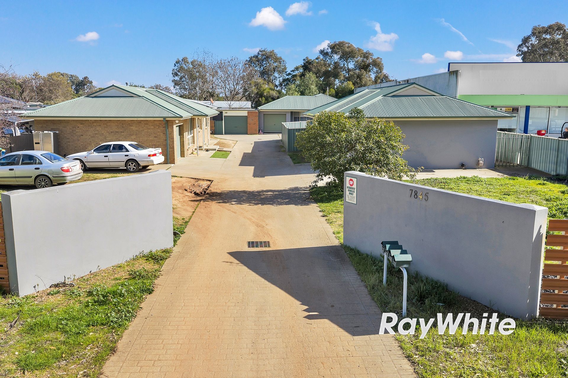 1-4/7845 Goulburn Valley Highway — photo from Ray White Rural Rochester