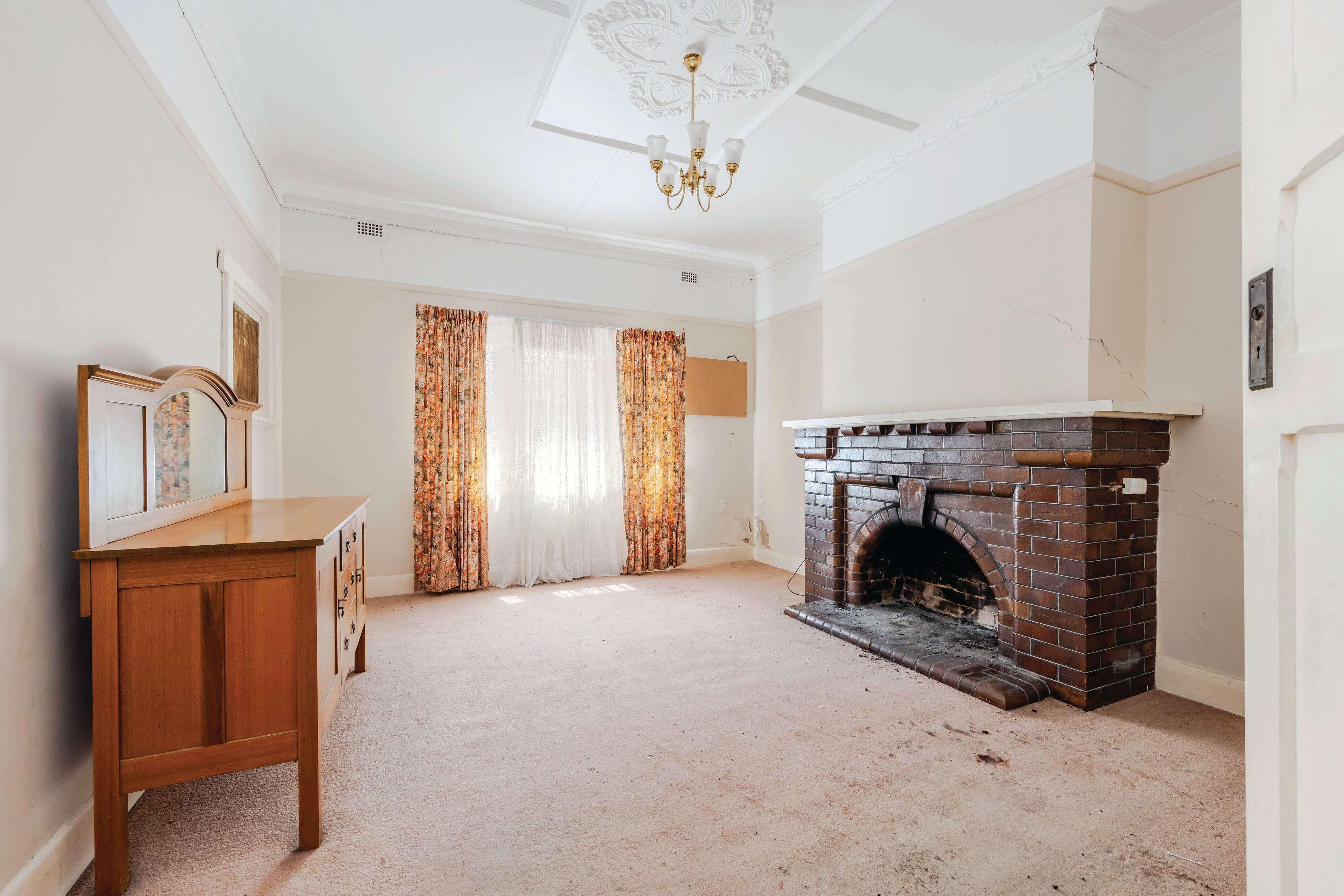 54 Canterbury Avenue — photo 8 of 27