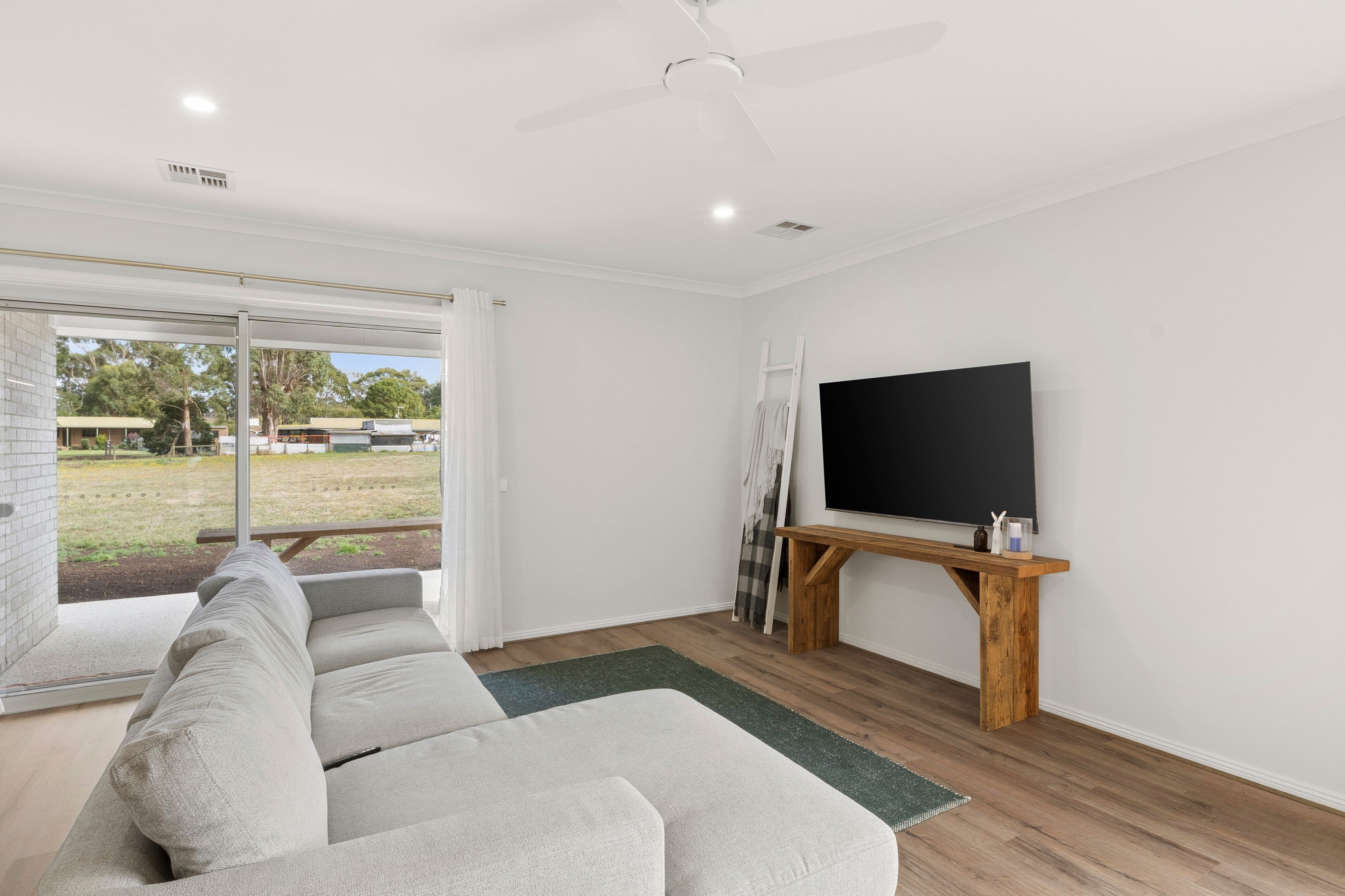 44 Mills Road — photo 7 of 19