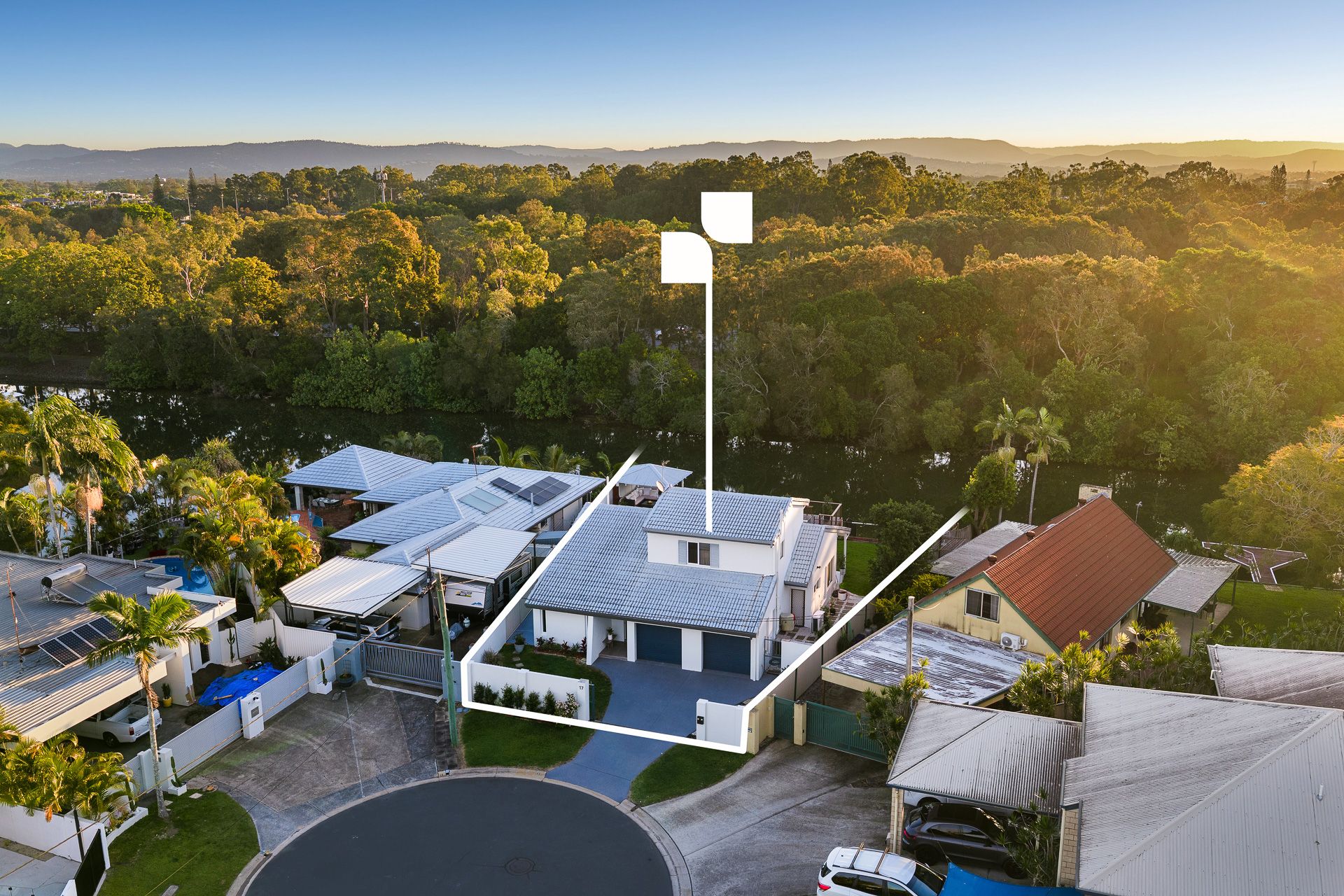 17 Ensenada Court, Broadbeach Waters, QLD 4218