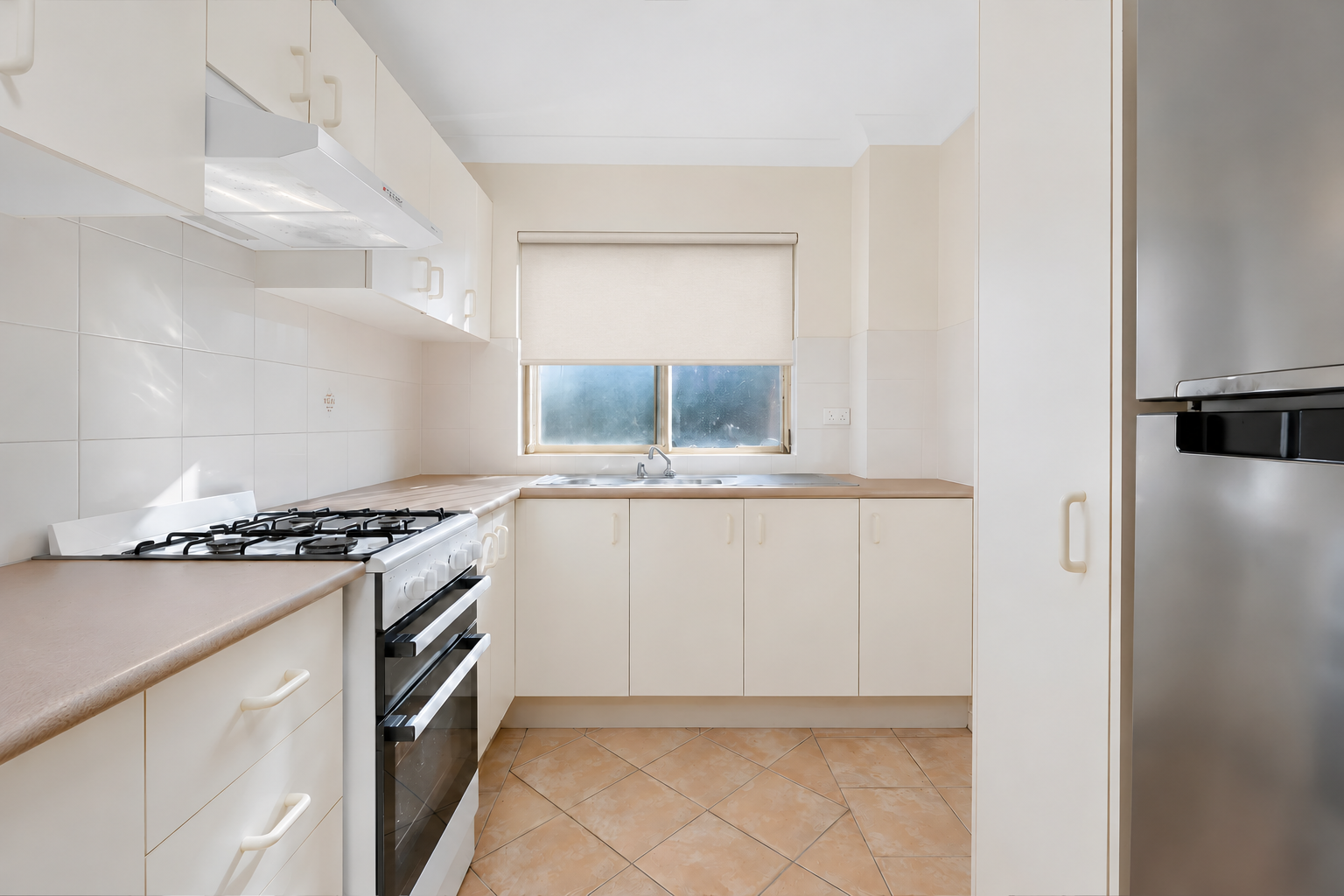 16/142 Meredith Street — photo 3 of 7