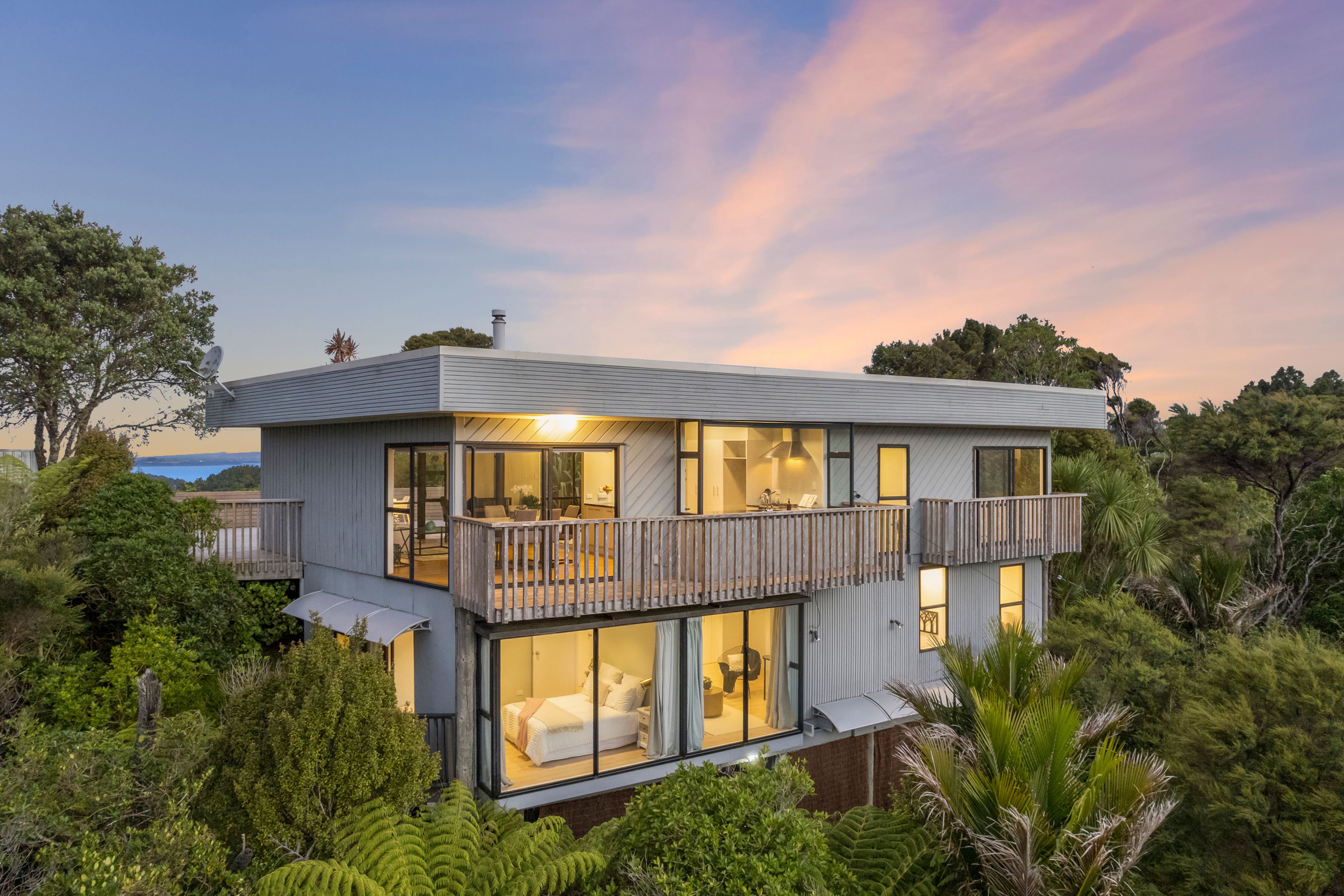 12 Victory Road, Laingholm, Waitakere City 0604 - Sold House - Ray ...