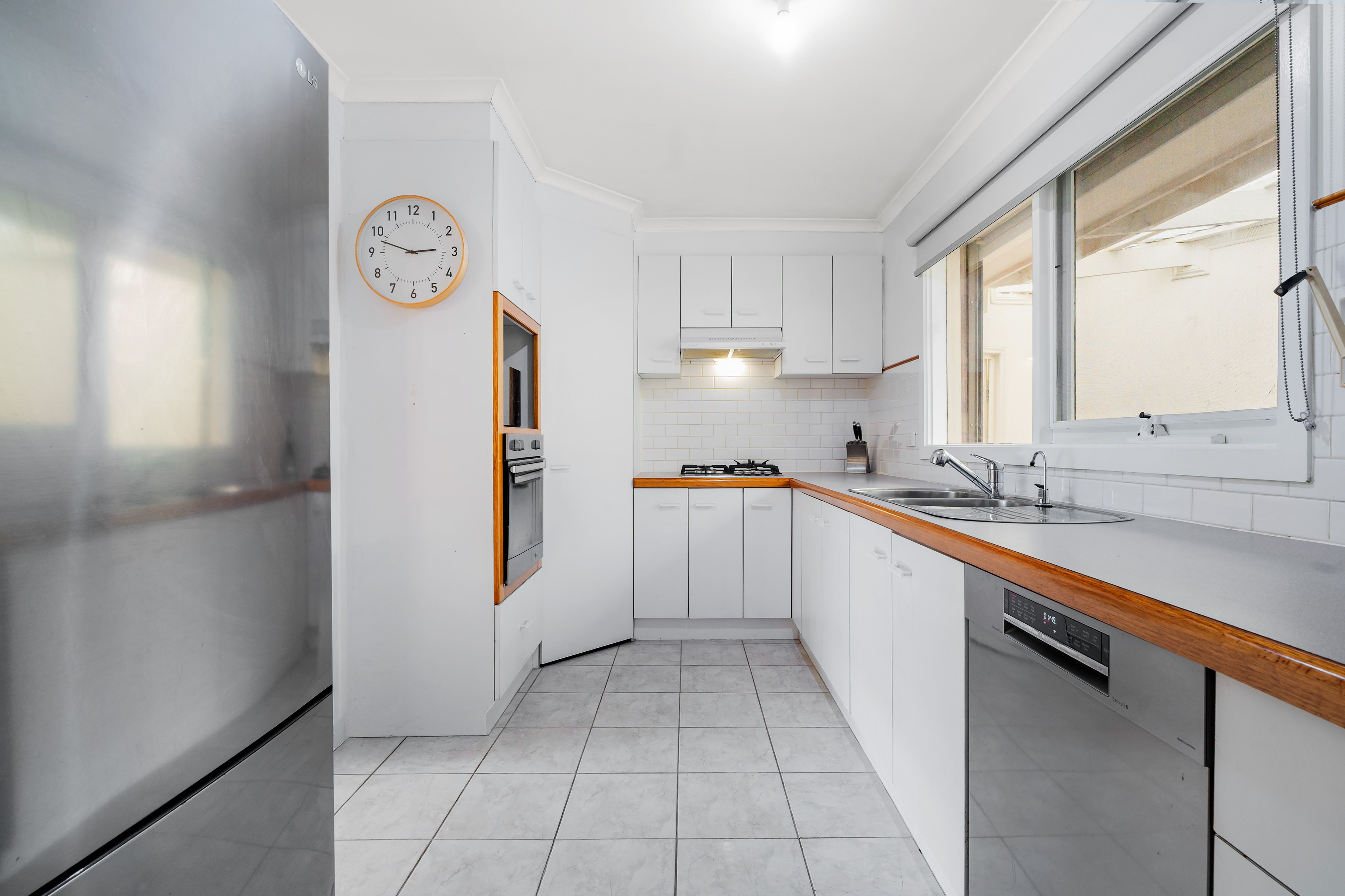 2/1 Rayhur Street — photo 5 of 10