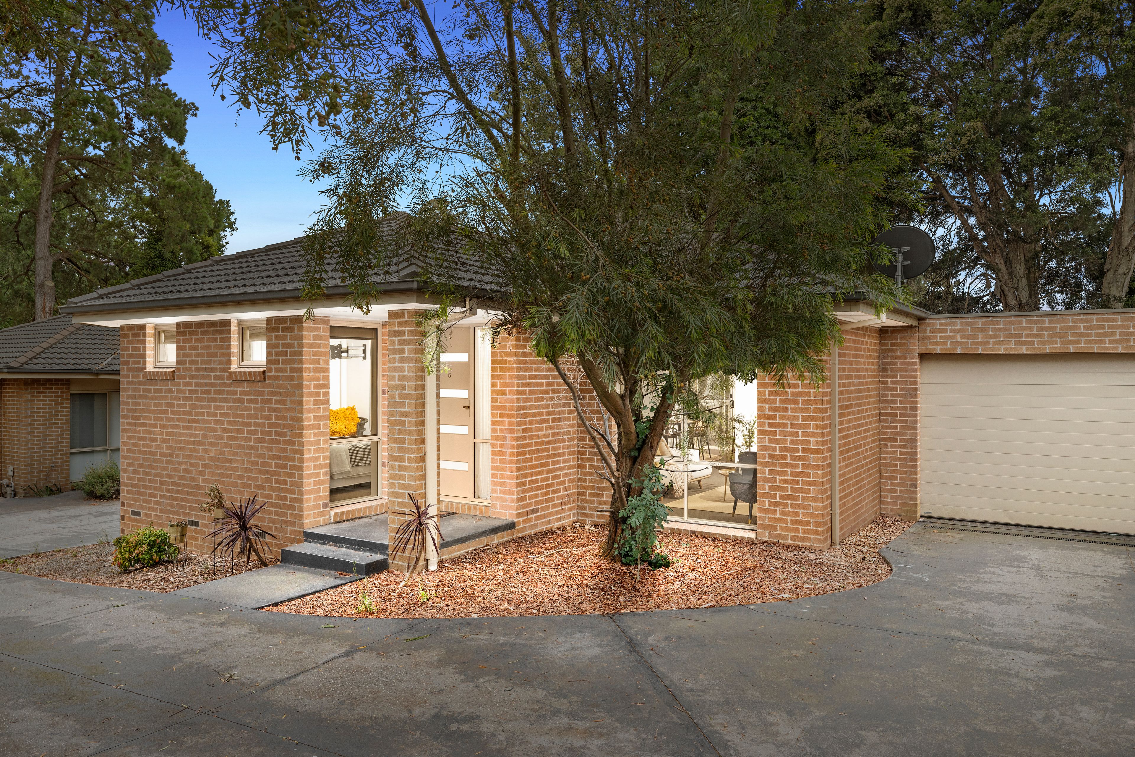 100 Dorset Road, Croydon VIC 3136