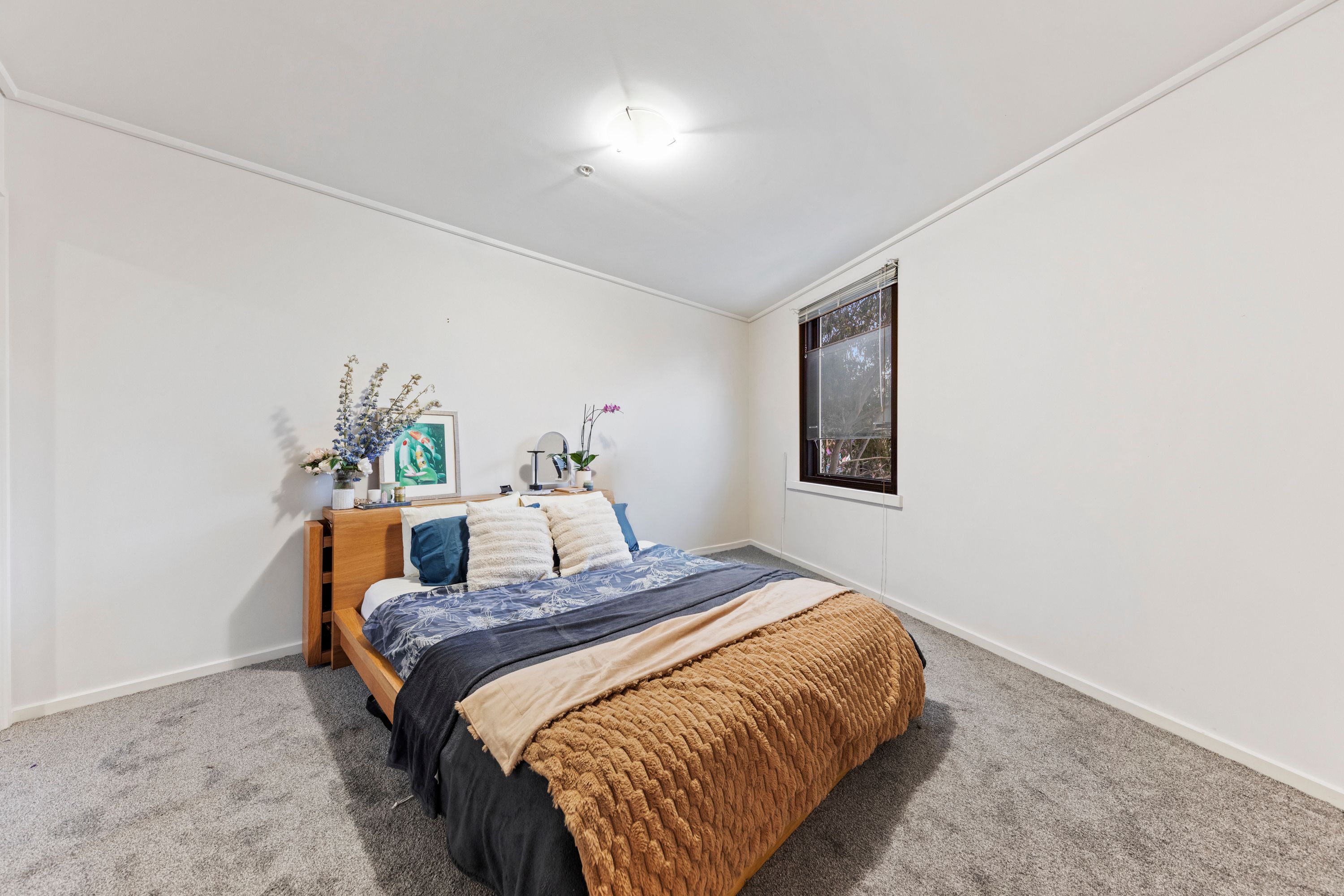 29/99 Whiteman Street — photo 11 of 24
