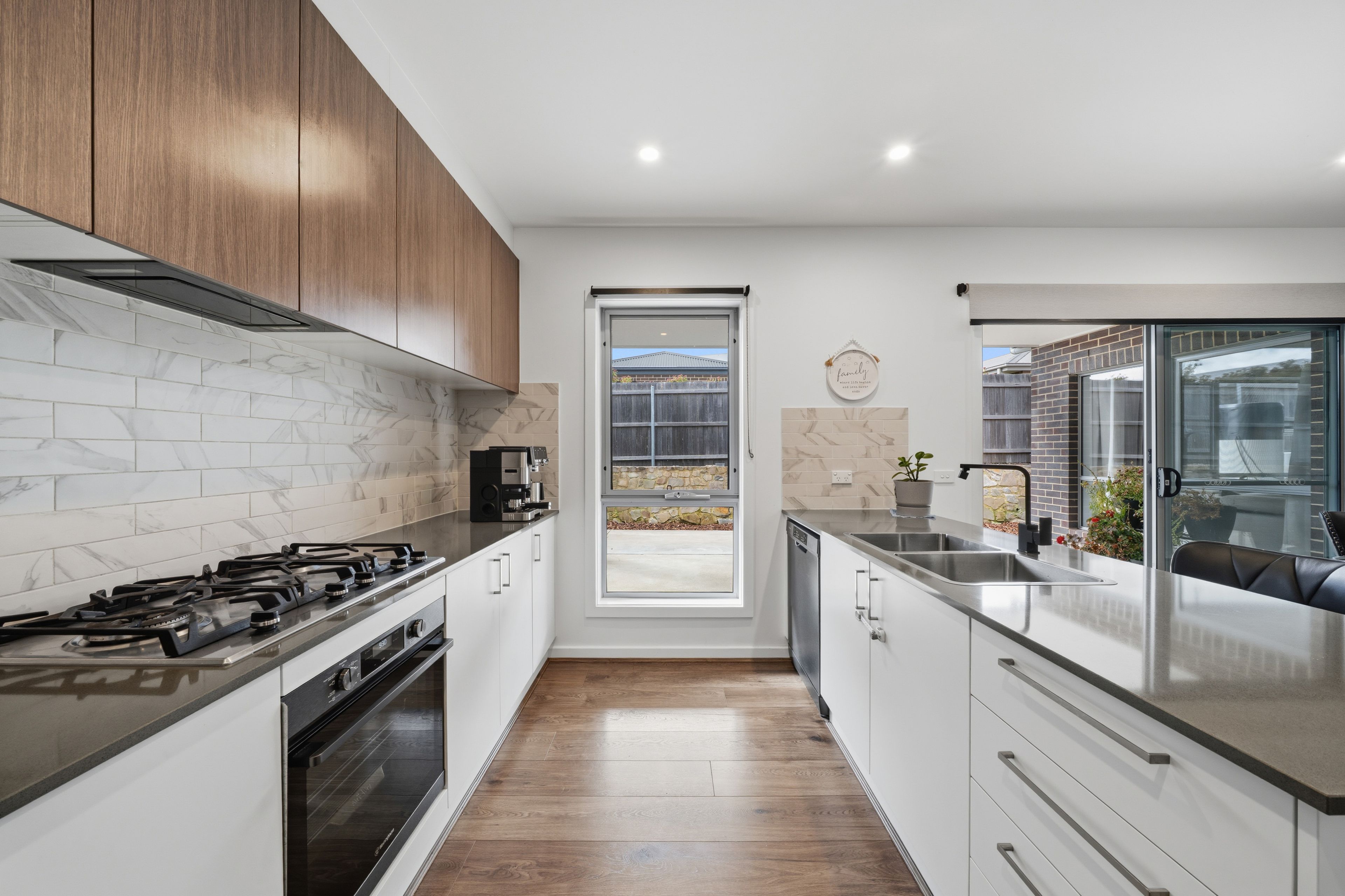 2/4 Lorraway Street — photo 5 of 27