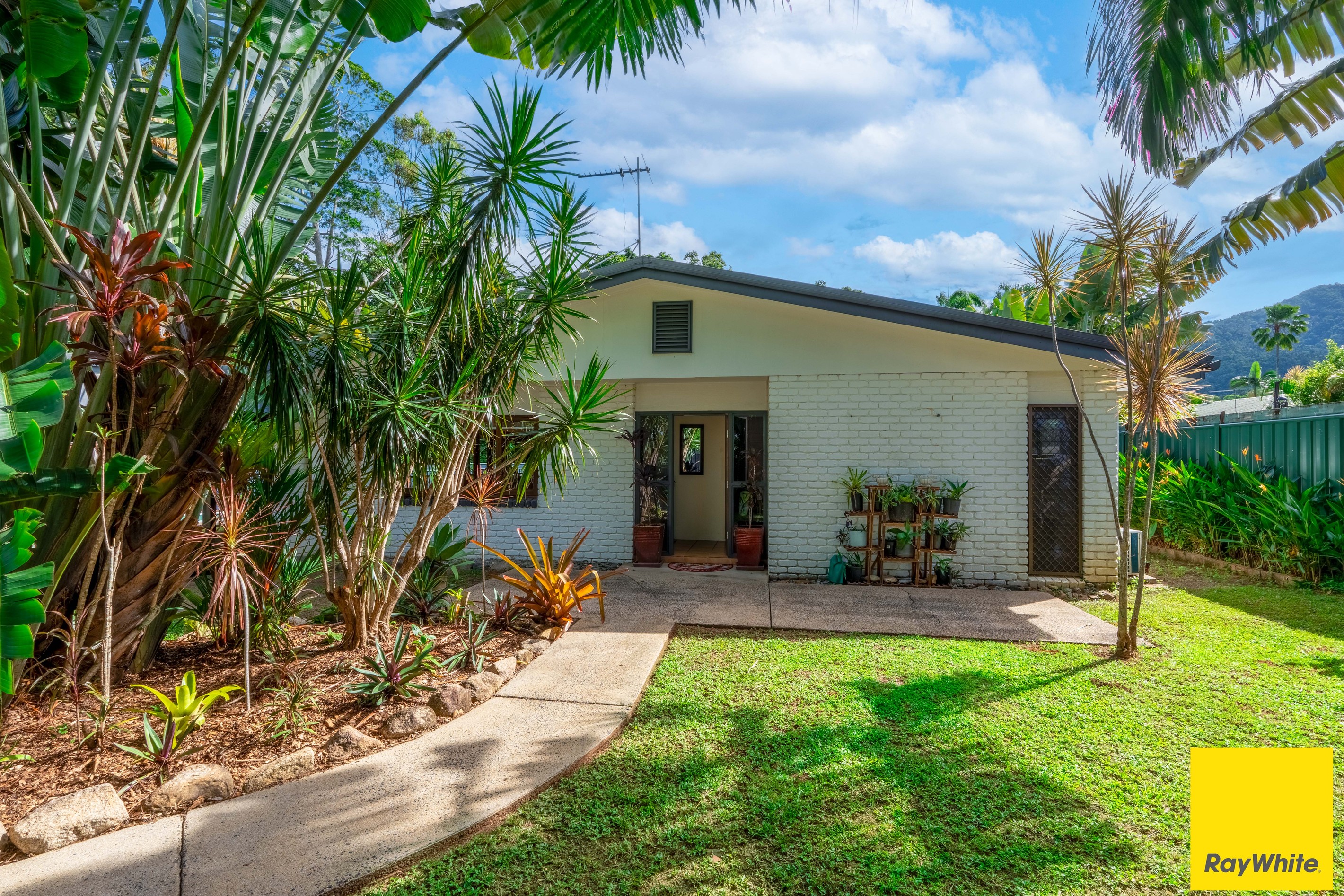 7 Rangeview Close, Smithfield, QLD 4878