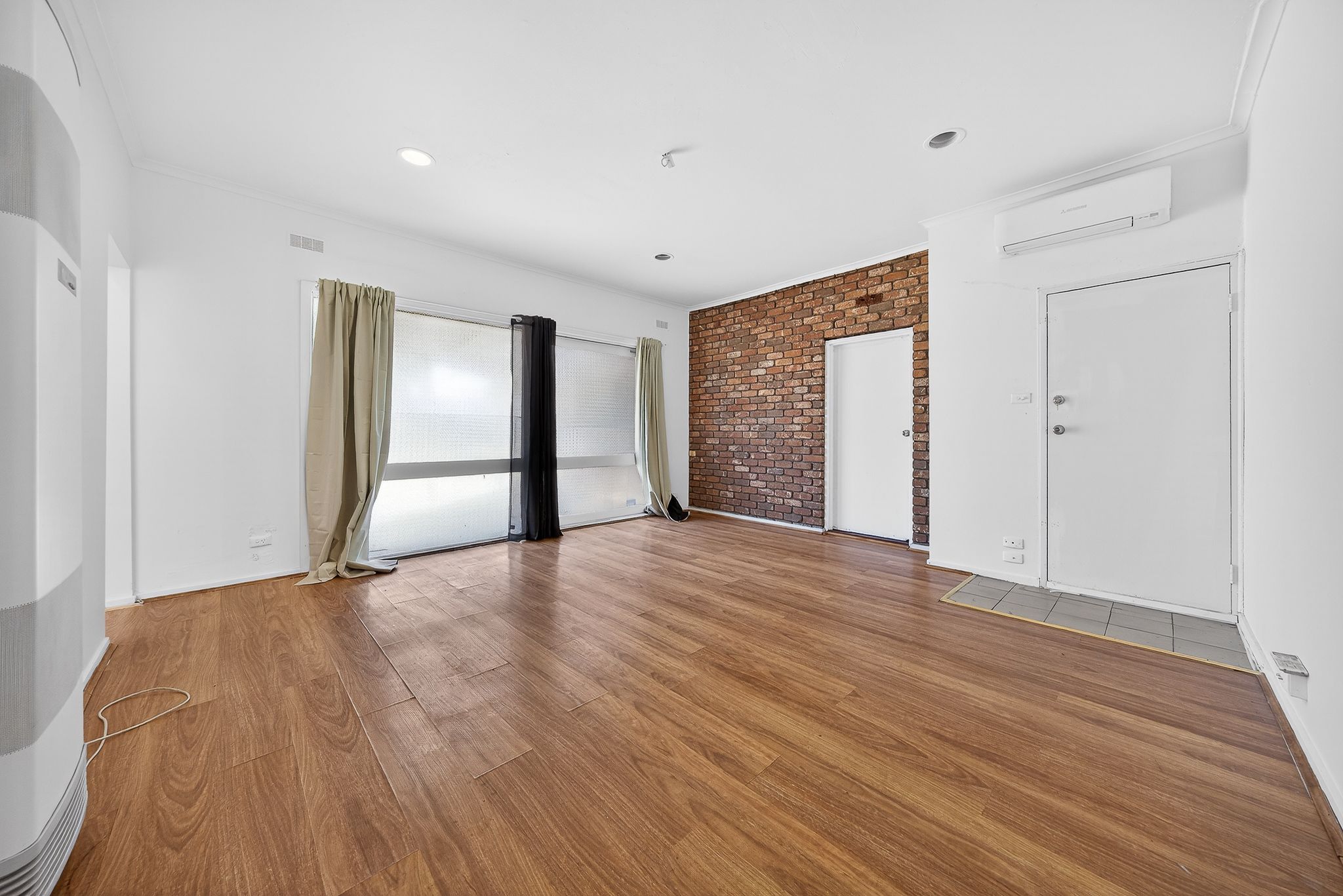 10 Ainsleigh Court — photo 3 of 27