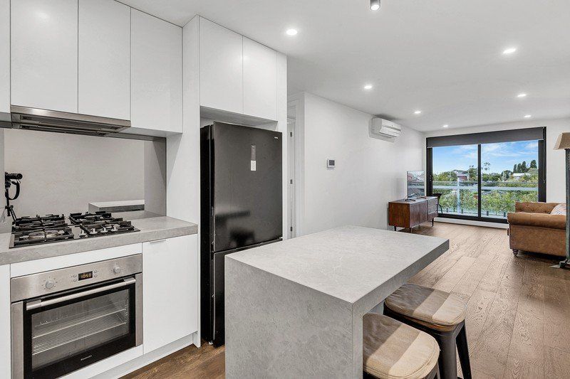 301/501-503 Plenty Road — photo 4 of 12