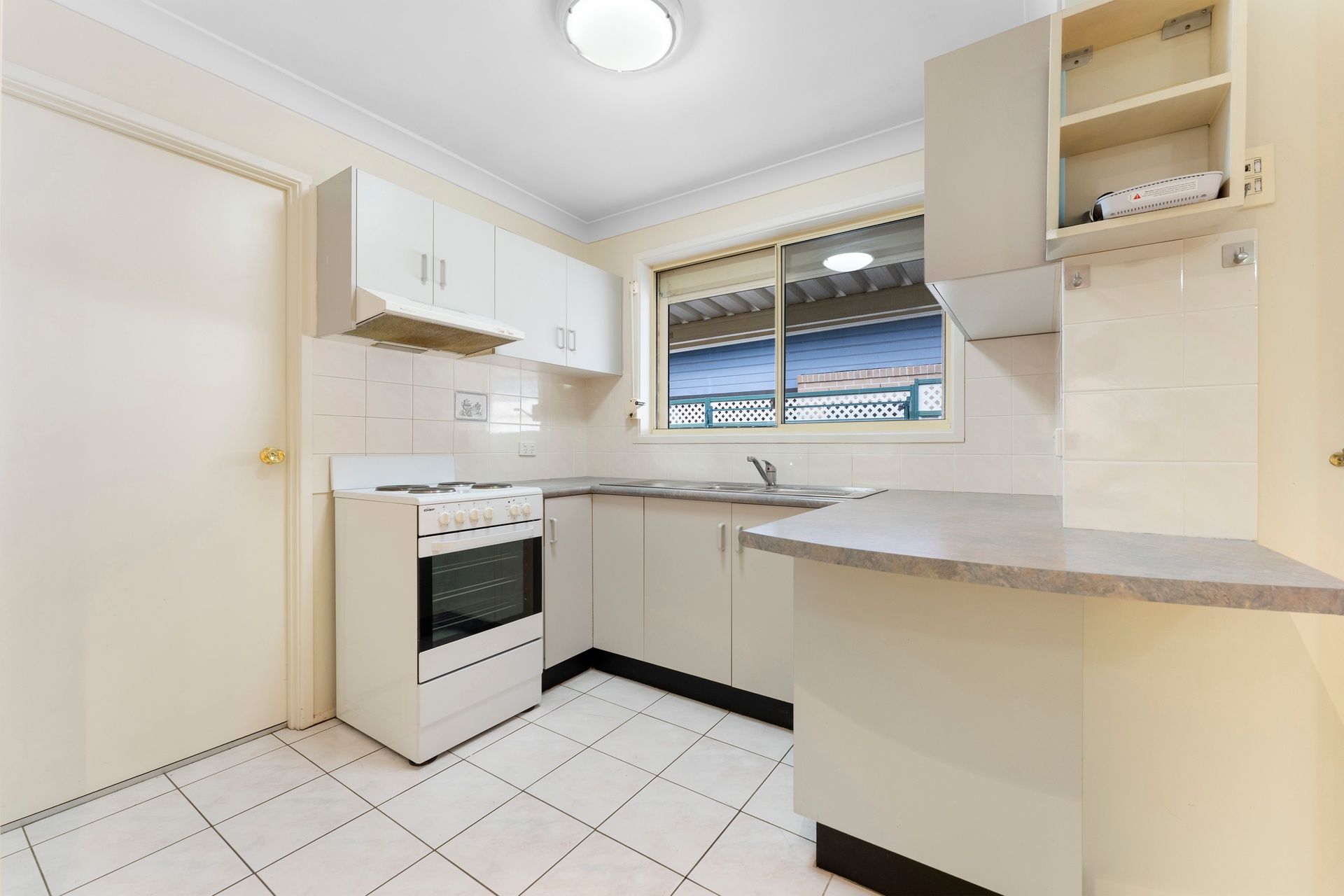 1/72 Brisbane Street — photo 3 of 18