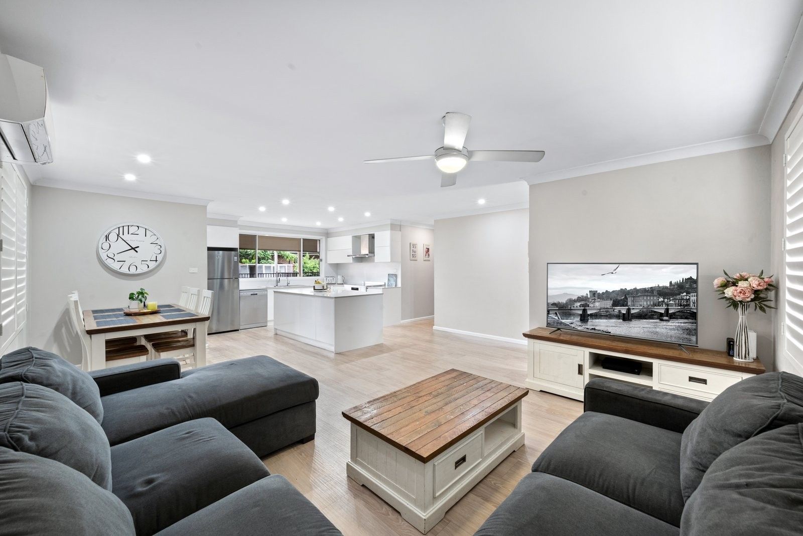 19 Isabella Street — photo 2 of 11