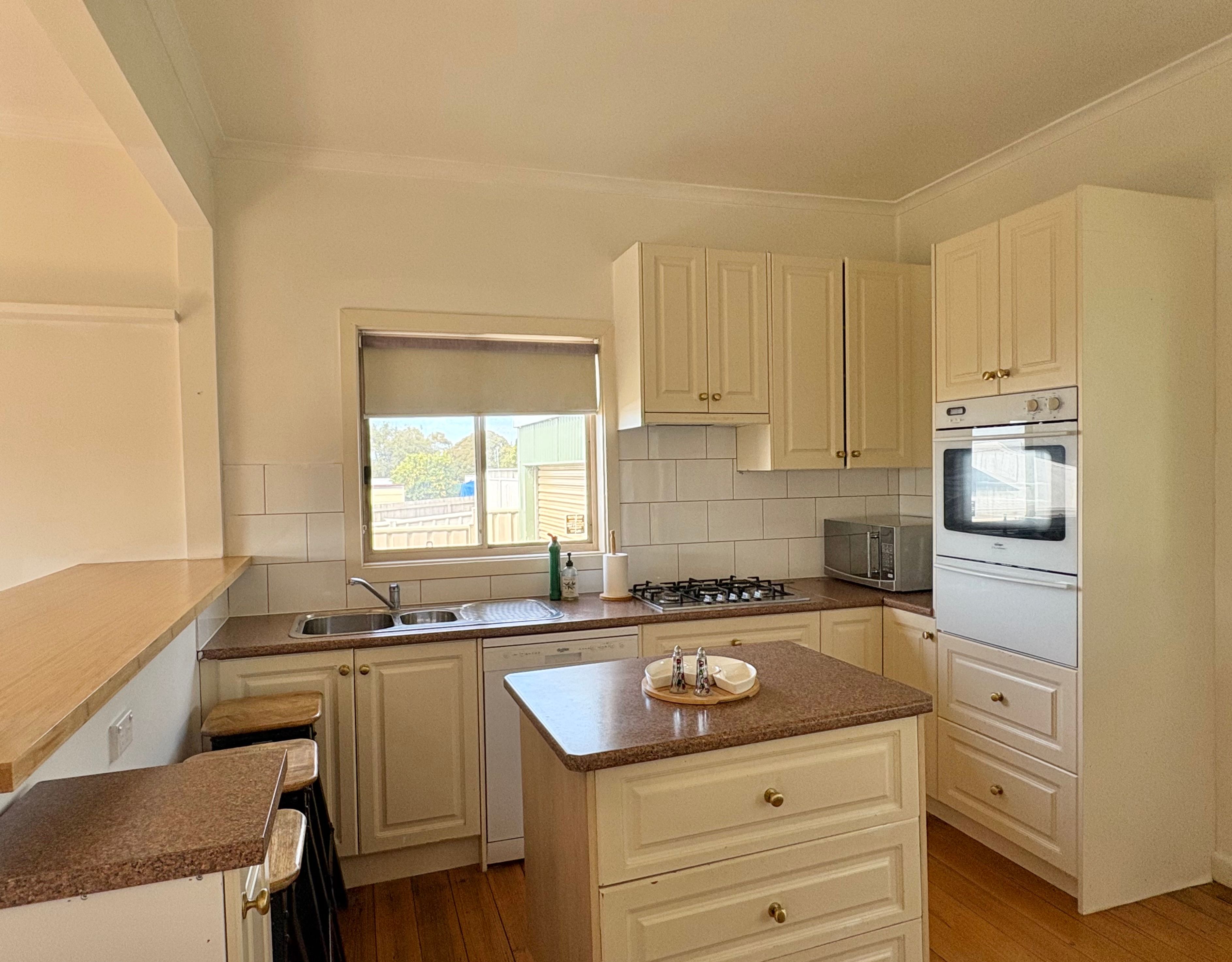 27 Russell Street — photo 6 of 7