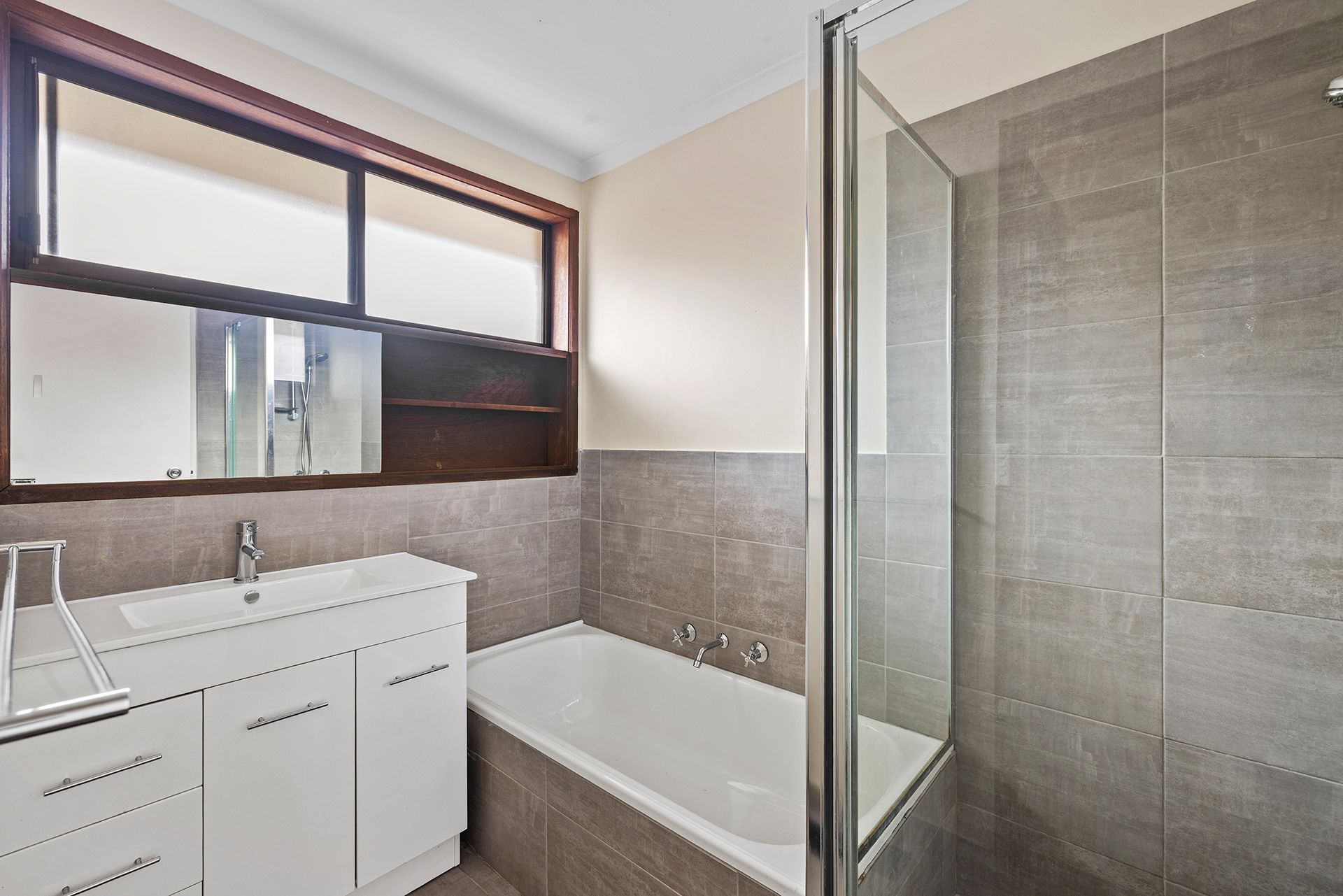 285 Gladstone Road — photo 8 of 10