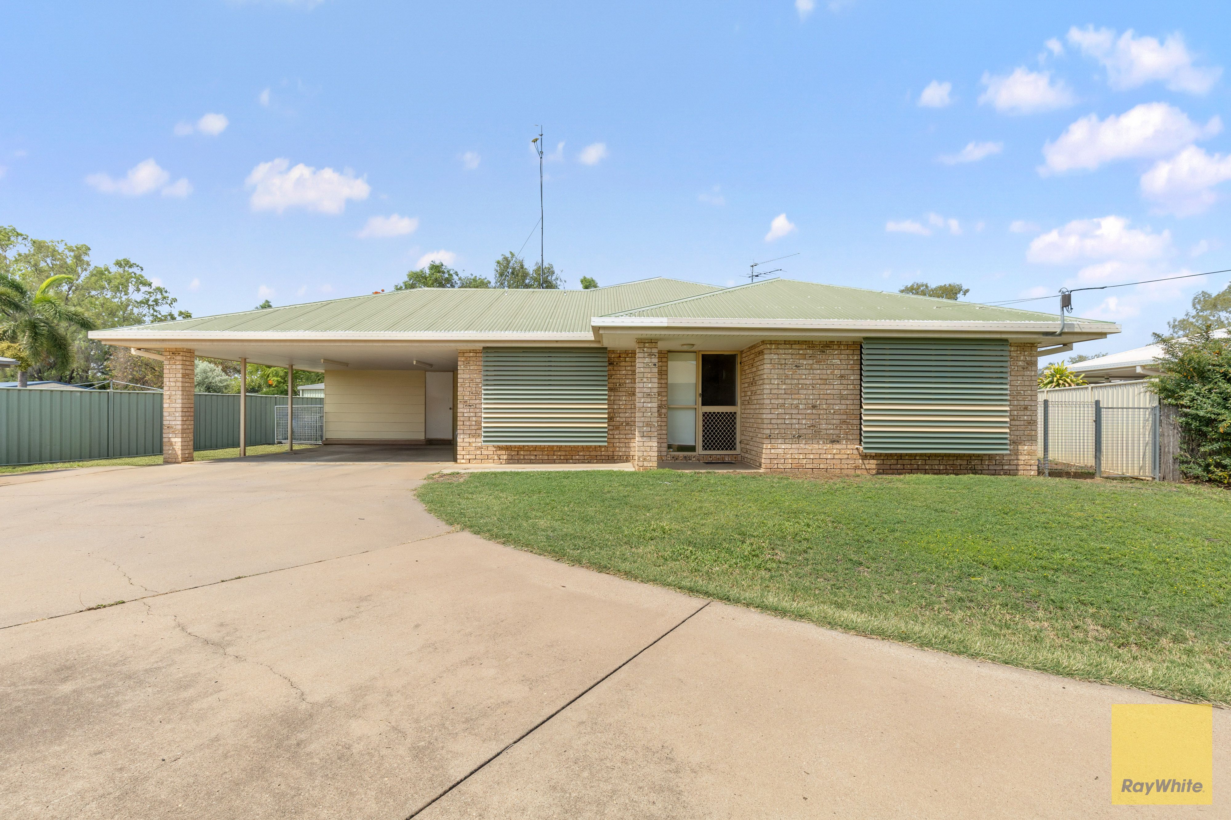 2A Sharlyn Crescent , Emerald QLD 4720