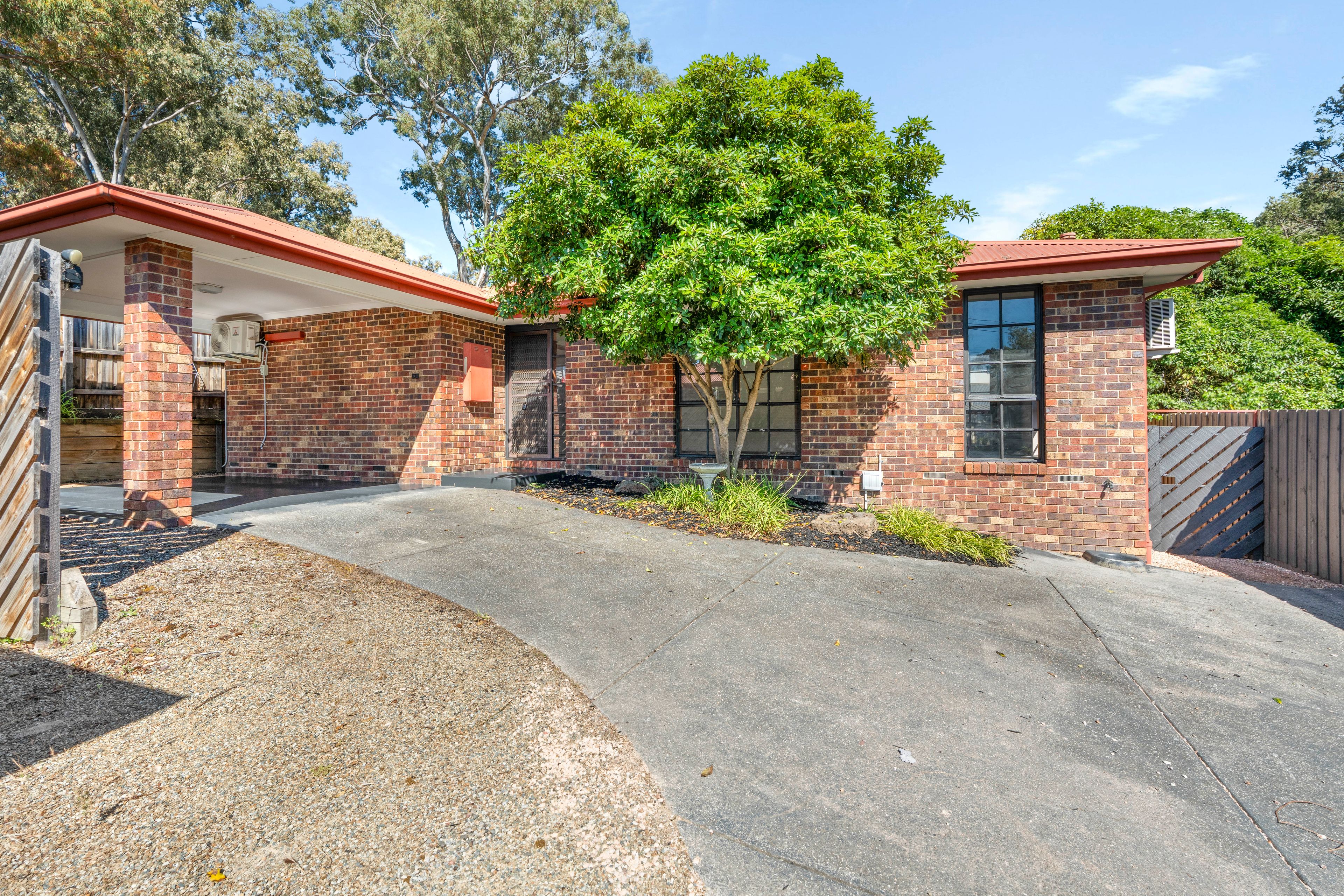 2/285 Bolton Street — photo from Ray White Diamond Creek