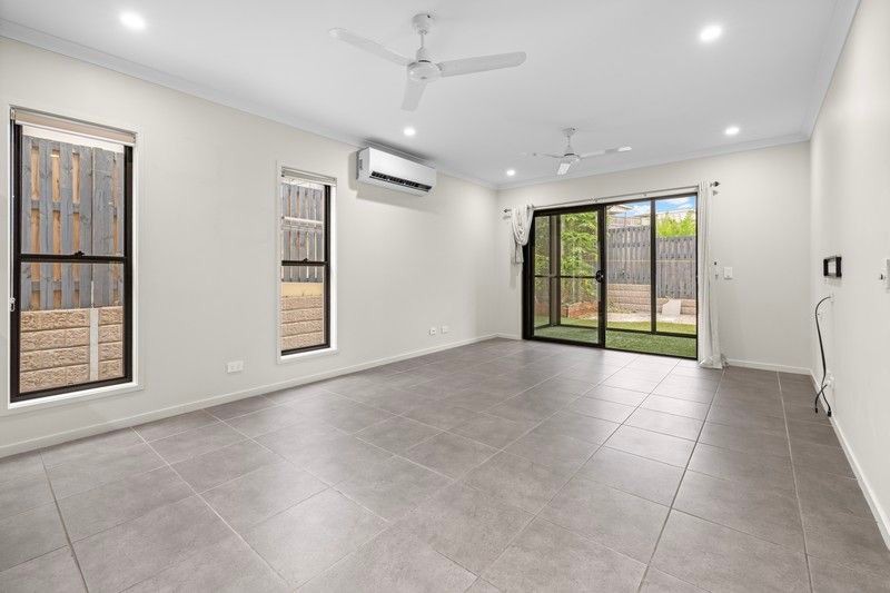 1/10 Hovea Street, Coomera, QLD 4209