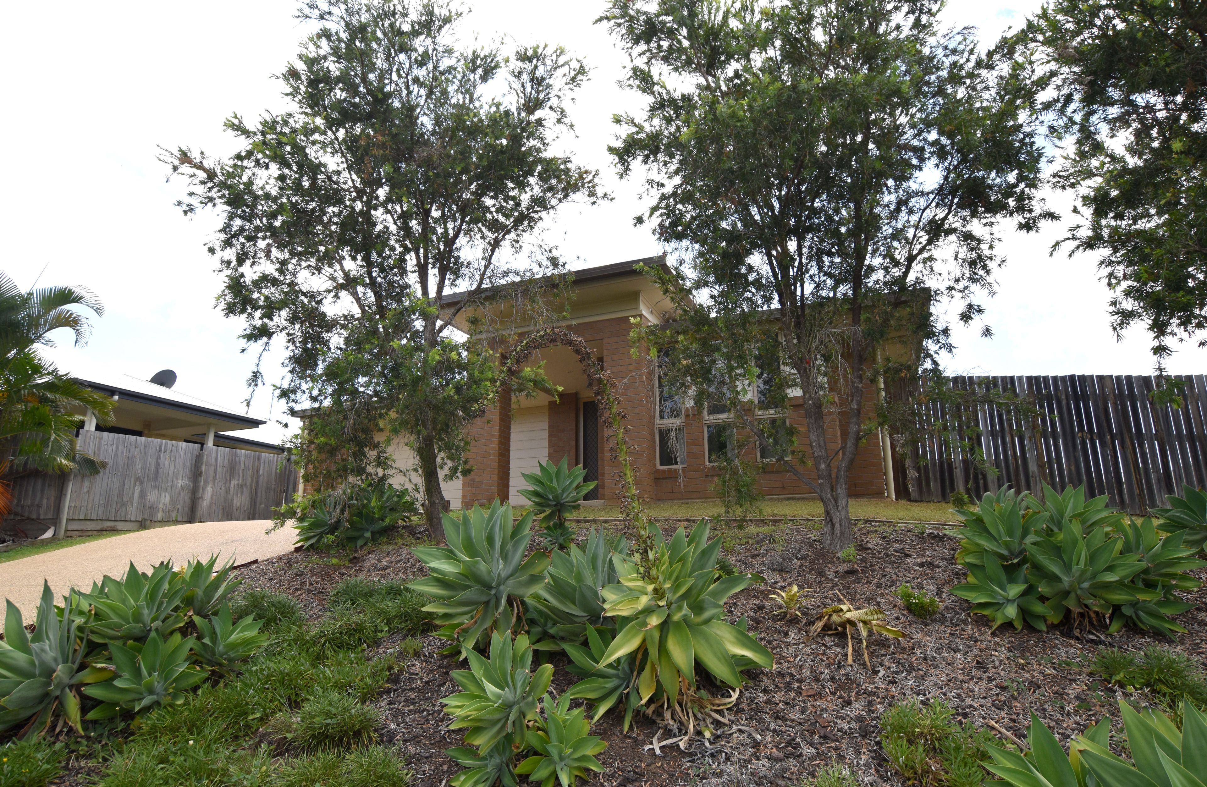 10 Blackburn Court, Kirkwood, QLD 4680