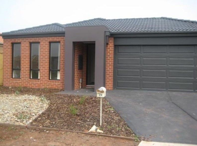 29 YELLOW GUM Way, MANOR LAKES, VIC 3024