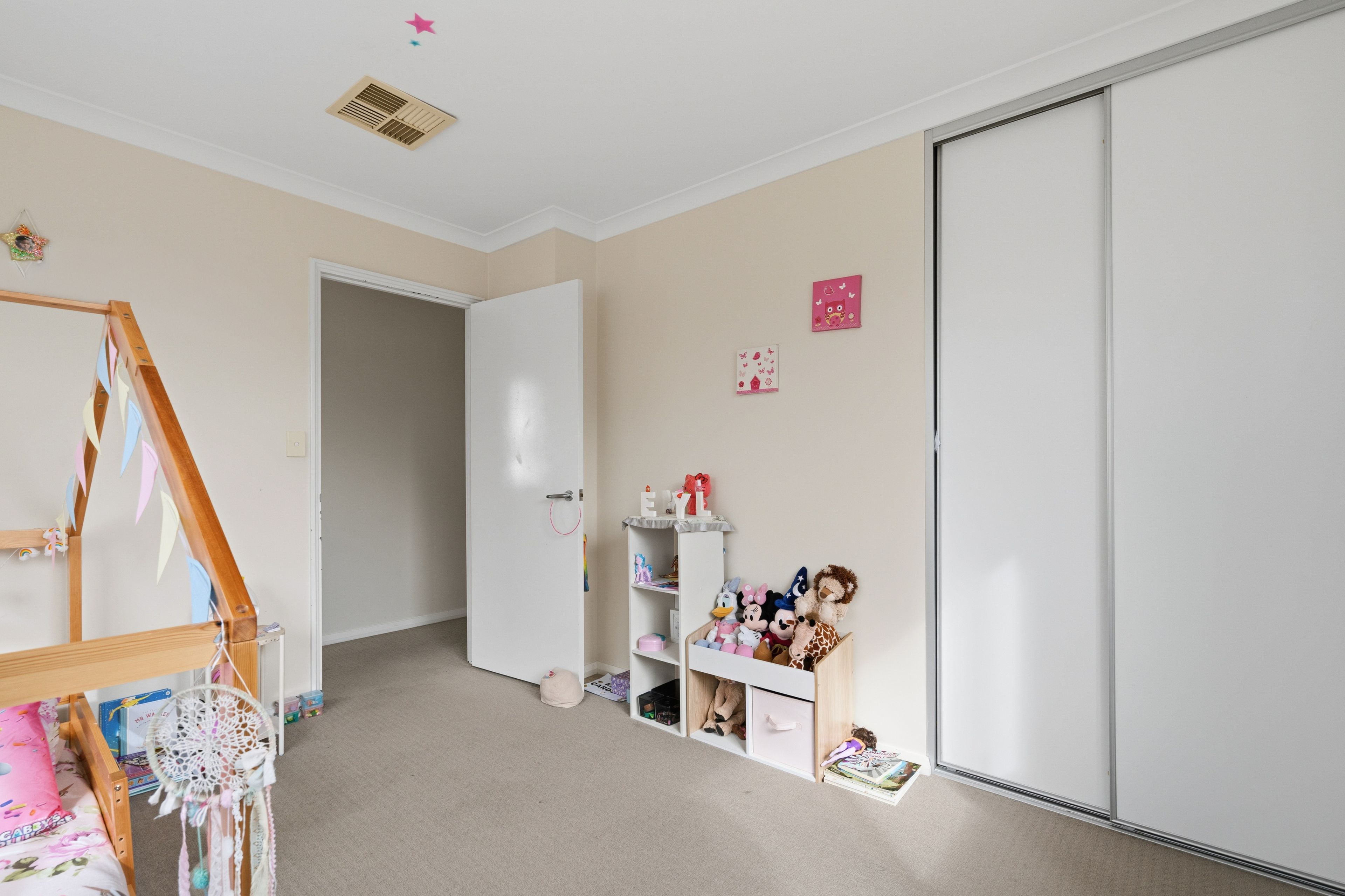 Effortless Modern Living in a Connected Lifestyle Hub — photo 22 of 28