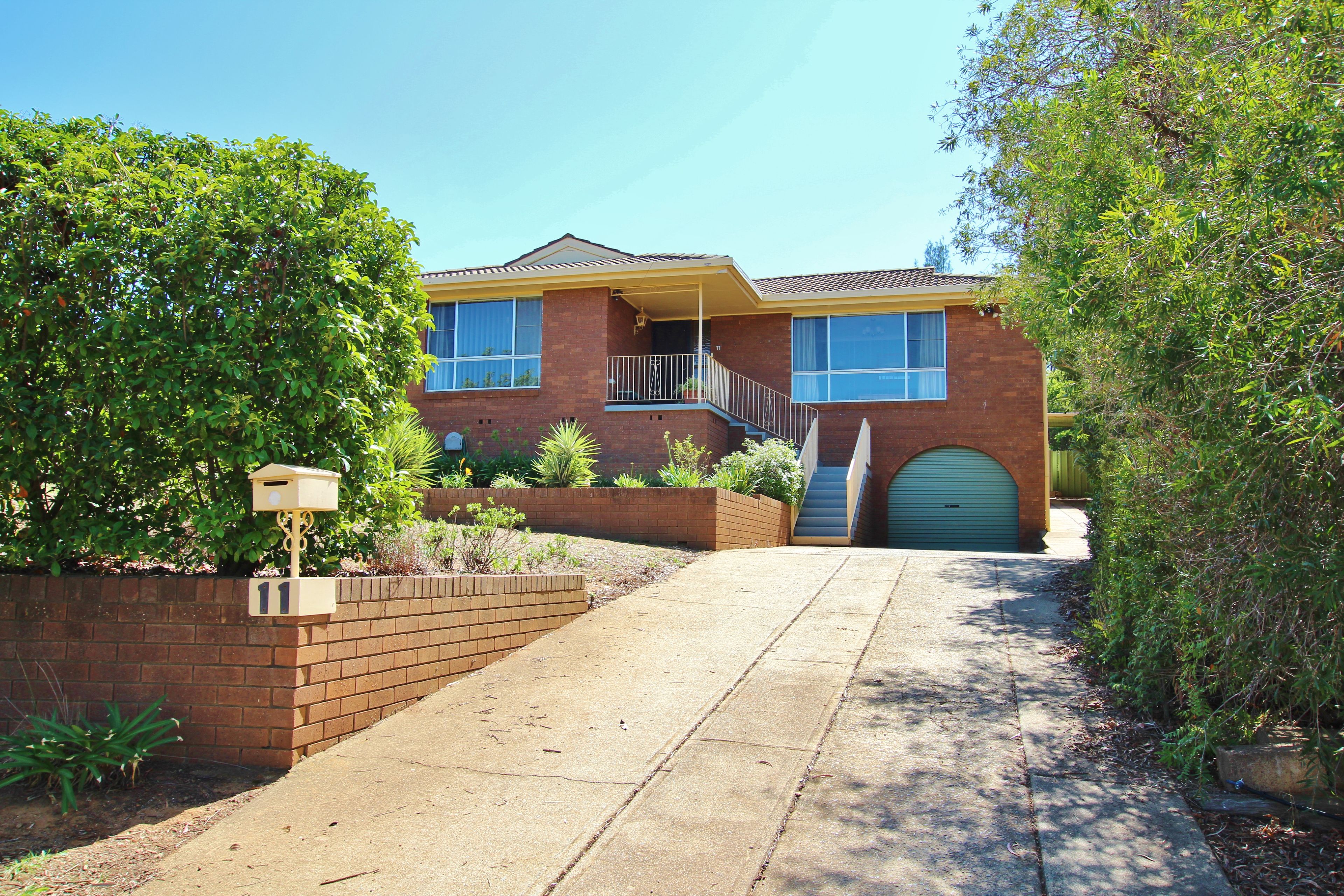 11 Keevil Drive, Young NSW 2594